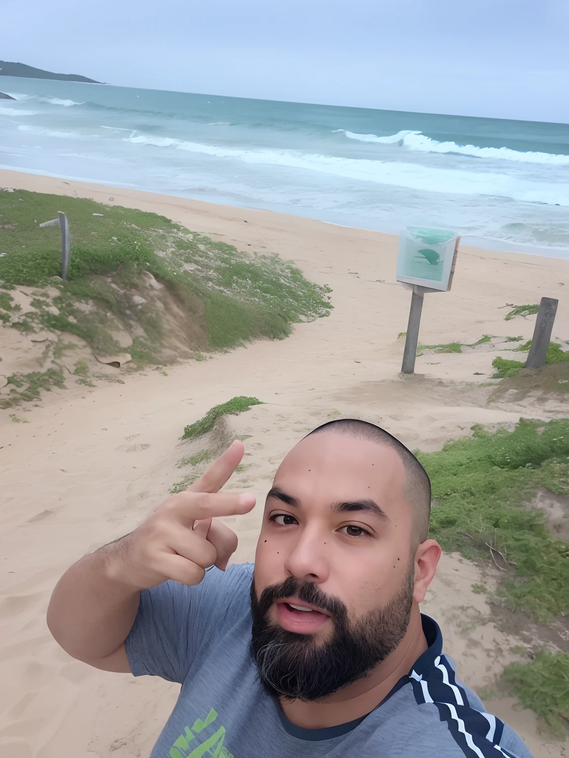 There's a man standing on the beach pointing at something, foto de praia, posando em uma praia com o oceano, Fotografia Selfie 8k, standing near the beach, O oceano ao fundo, Selfie!!!!! de um homem, na praia, in a beachfront environment, standing at the beach, em uma praia, Selfie!!!!!, na praia, Postagem no Reddit