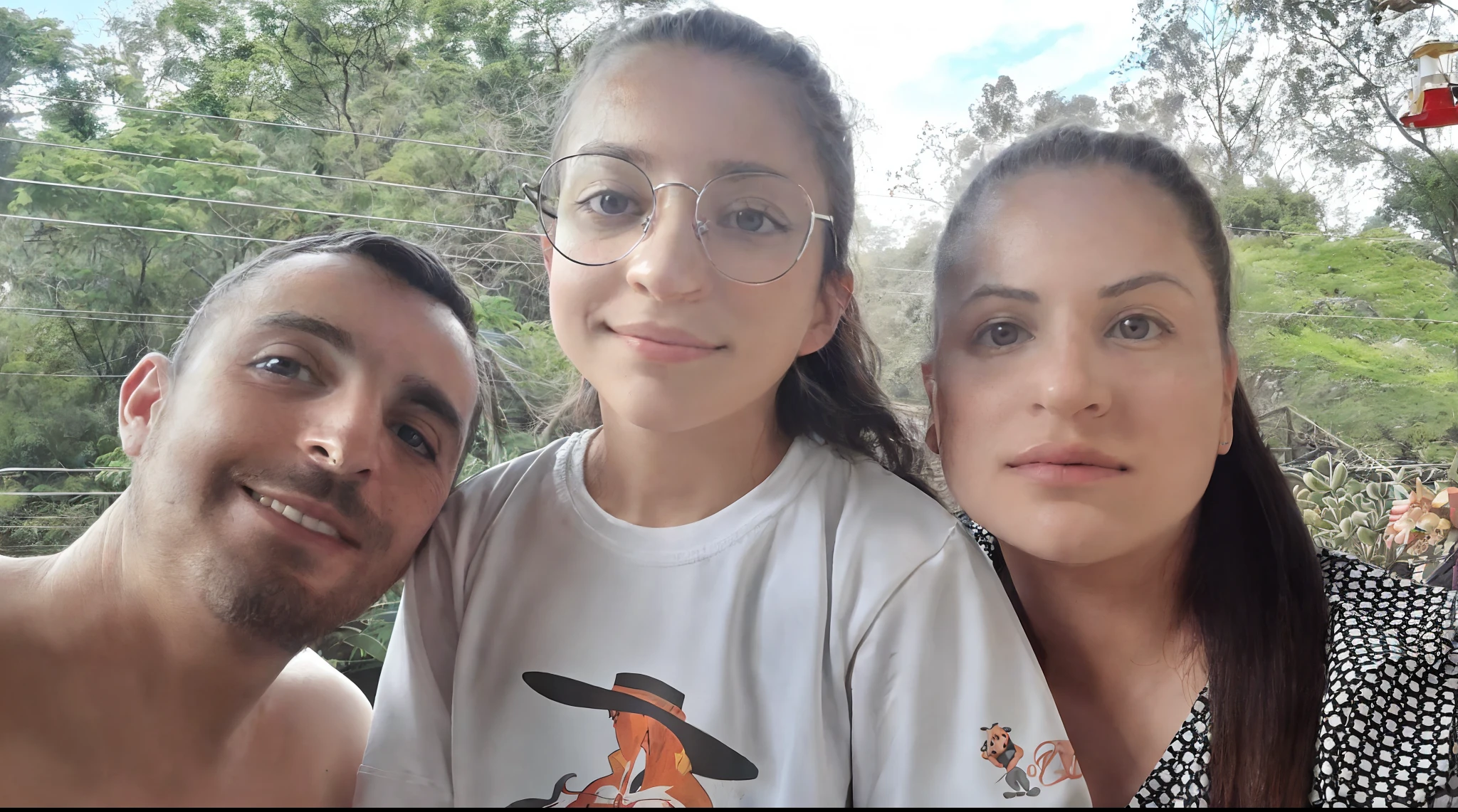 there are three people that are posing for a picture together, imagem de perfil, imagem de qualidade muito baixa, foto de perfil, Lorena Avarez, taken in the early 2020s, Fotografia tirada em 2 0 2 0, Foto realista, foto do perfil, imagem frontal, imagem do avatar, foto de perfil, Directed by: Nandor Soldier, Karla Ortiz