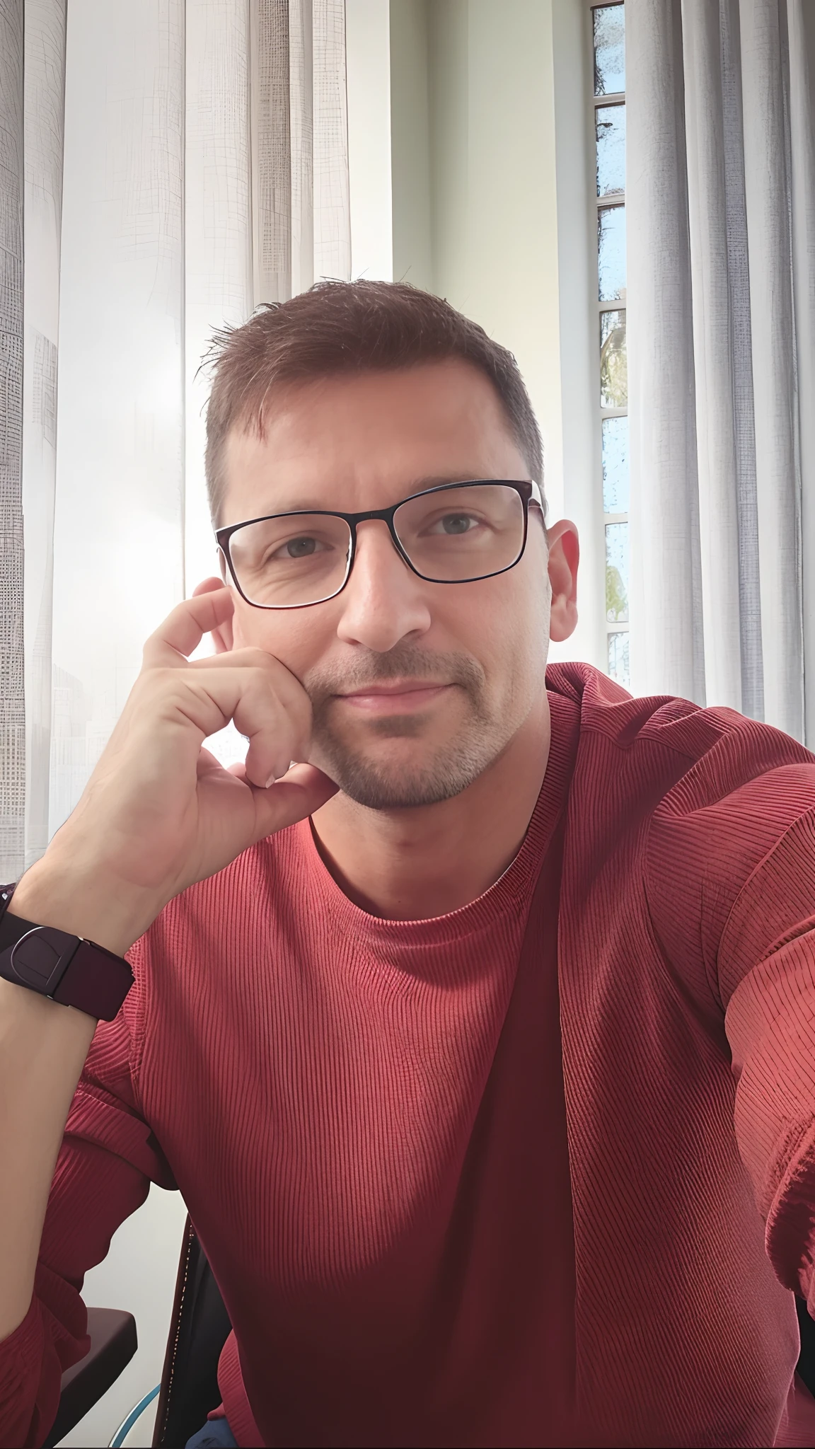 Man in red shirt sitting at table with cell phone to his ear, man with glasses, Thierry Doizon, 38 anos, 3 6 anos, edin durmisevic, Vincent Maréchal, George Doutsiopoulos, Homem de 4 0 anos, cerca de 3 5 anos, 3 2 anos, 35 anos