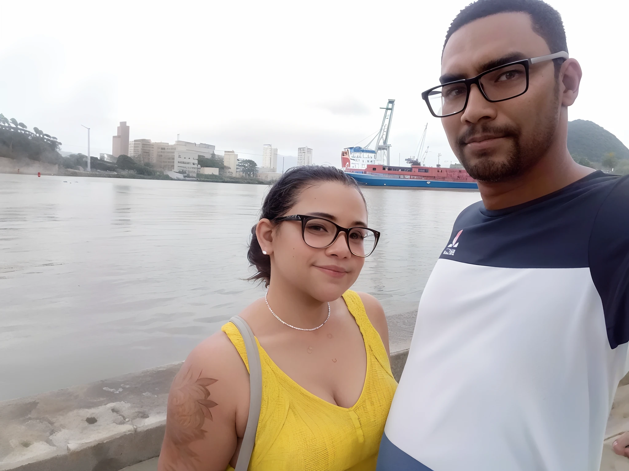 There's a man and a woman standing next to each other at the water's edge, vacation photo, imagem de qualidade muito baixa, Fotografia tirada em 2 0 2 0, Mulher de 30 anos de Cuba, O oceano ao fundo, salvador, foto de baixa qualidade, Directed by: Nandor Soldier, fotografia de baixa qualidade, they are in love