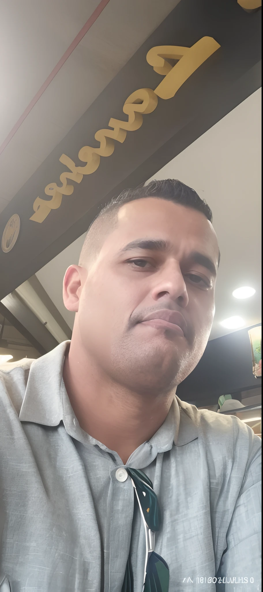 there is a man wearing a tie and a shirt and tie, david rios ferreira, caio santos, ronaldo nazario fenomeno, icaro carvalho, ronaldo nazario, (38 years old), 4 0 years old man, about 3 , joseph moncada, carmelo blandino, edu souza, andres rios