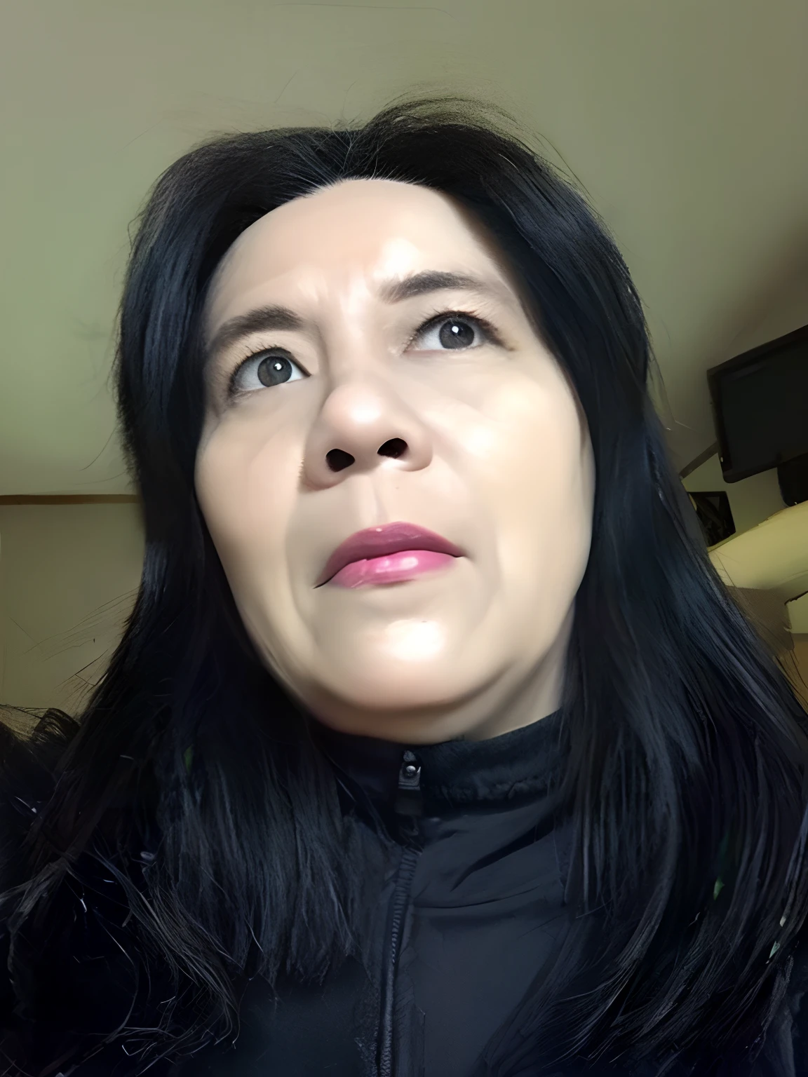 LINDA DE CABELOS MACIOS E ESCORRIDO OLHOS VERDE