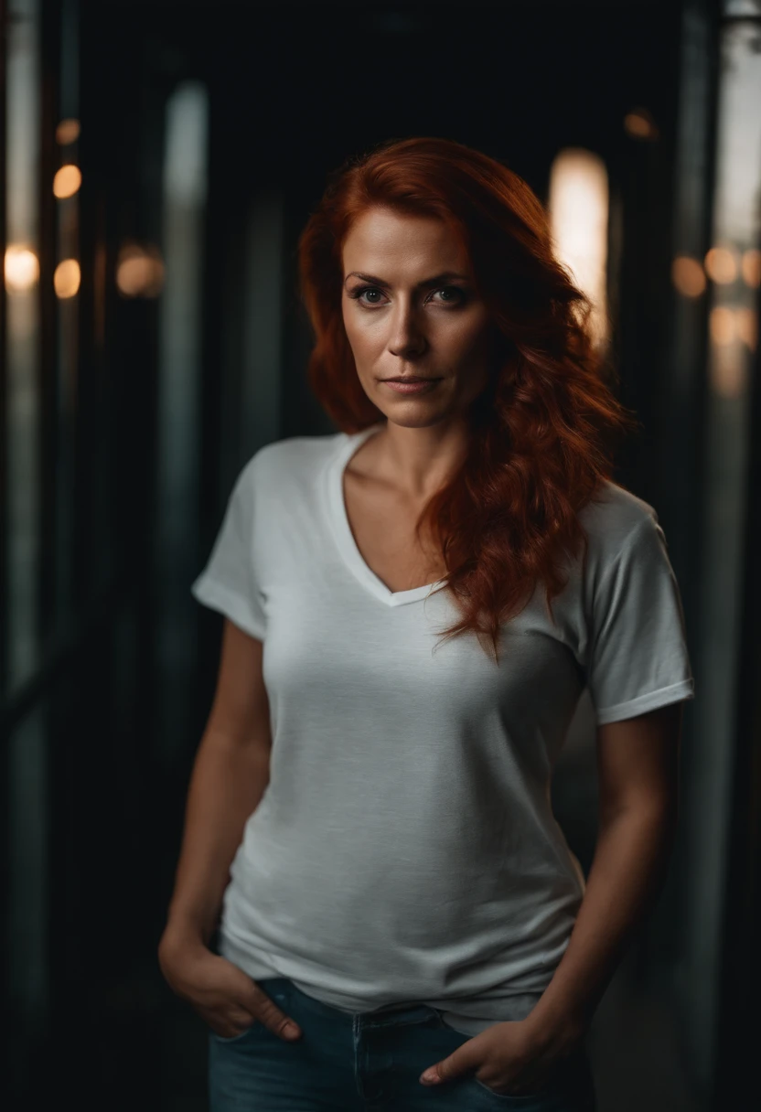 Very pretty 35 year old girl with reddish hair in a t-shirt looking directly at the camera, facciones venezolana