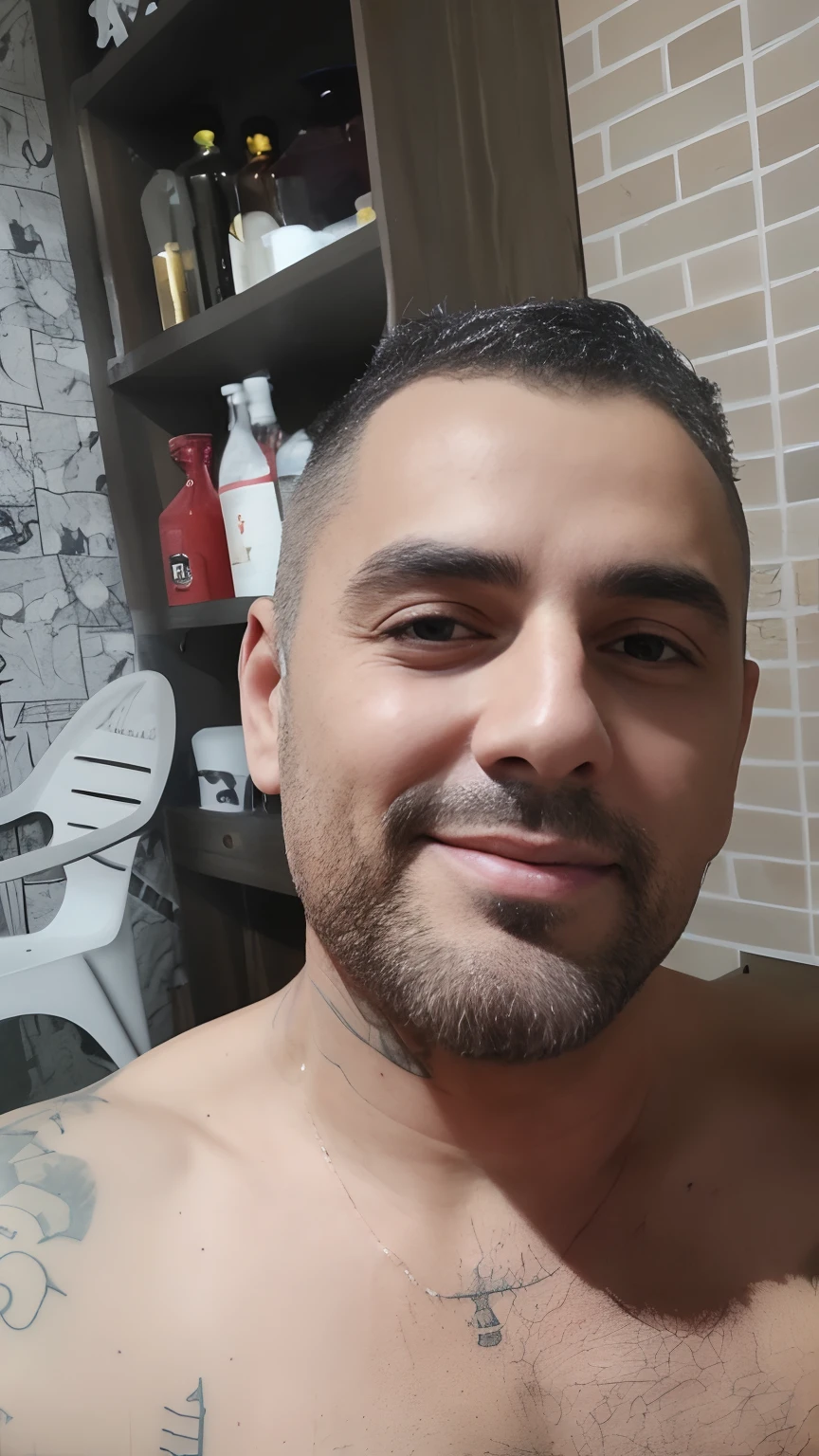 there is a man with a beard and a mustache in a bathroom, (38 anos), Homem de 4 0 anos, Homens de 45 anos, 38 anos, 3 2 anos, 2 7 anos, 3 6 anos, 2 9 anos, 2 8 anos, 35 anos, 3 5 anos