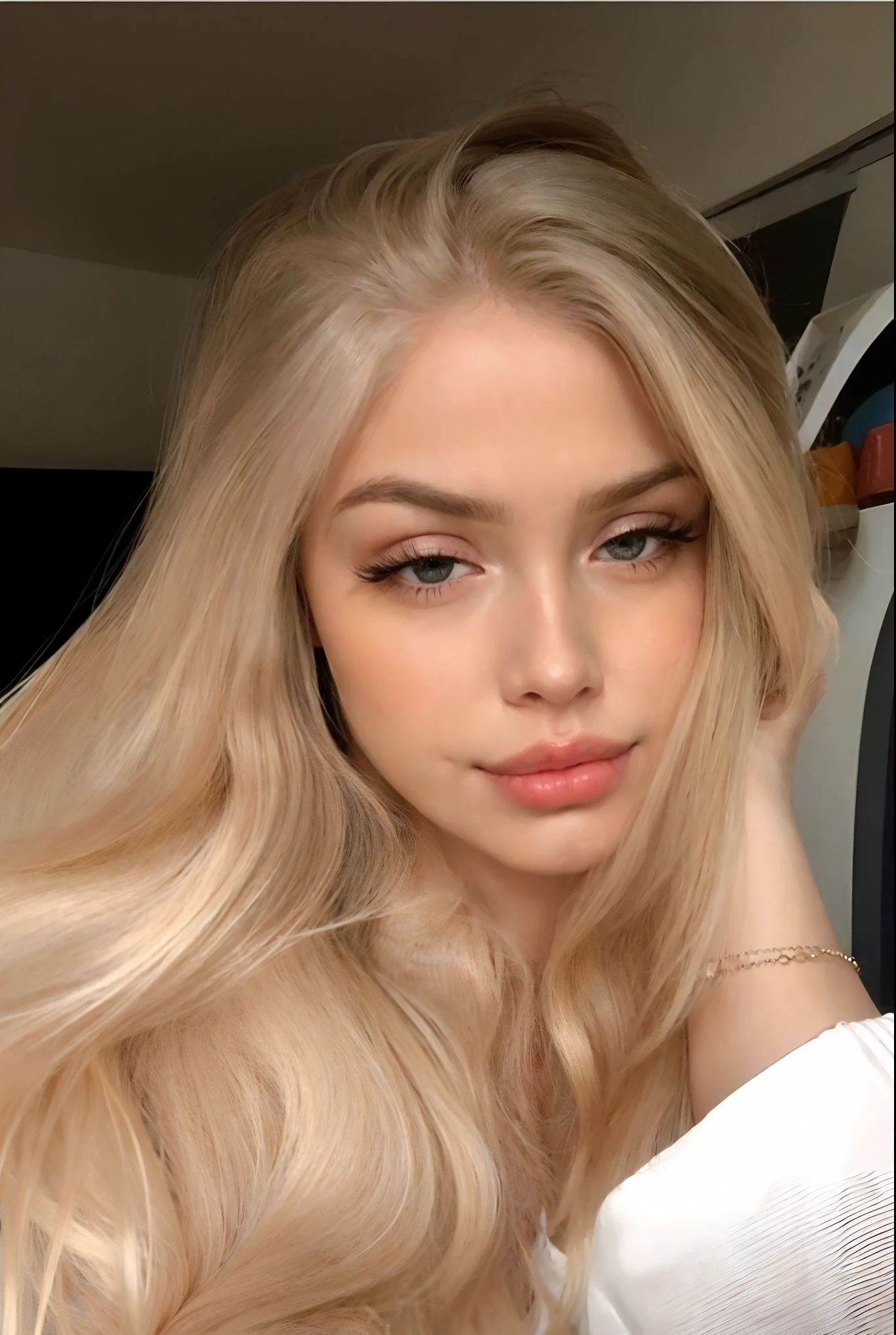 Mujer rubia con pelo largo y top negro posando para una selfie, Ava Max, Diosa rubia, Una hermosa rubia, pale skin curly blond hair, Yelena Belova, Cabello largo y rubio y ojos grandes, Mujer sueca rubia, BLONDE CHILD girl, Mujeres rubias, chica sexy con cabello largo y rubio, Cabello largo y rubio y ojos grandes, hermosa chica rubia, Angelawhite