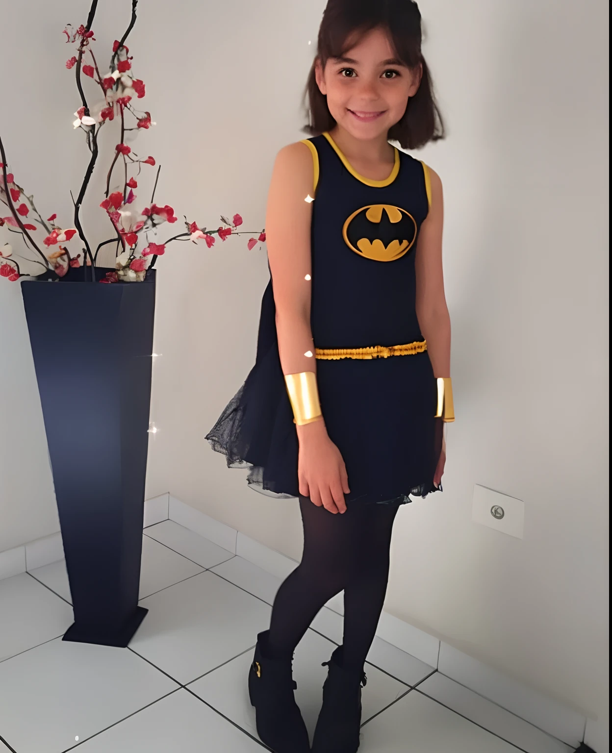 Qualidade de arte original, imagem de corpo inteiro, Disney character animation style, jovem e bonita com um vestido preto, cinto amarelo, Batman symbol on the chest, Yellow strap on both arms, black tights and boots, standing posture, hands naturally placed on both sides, olhando para frente, soft smiling expression, olhos cheios de luz, luz de fundo azul, translucid, com luz como tema, the focus of light is on the characters, the overall picture is fresh and bright.