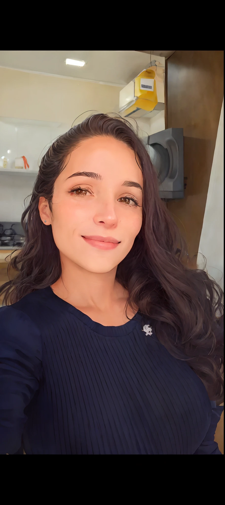 There's a woman with long hair smiling in a kitchen, imagem de perfil, Mulher de 30 anos, 3 0 anos de idade mulher, Malika Favre, Mulher de 30 anos de Cuba, selfie de uma jovem mulher, Anos Imane, Marischa Becker, Alanis Guillen, andrea rocha, fernanda suarez