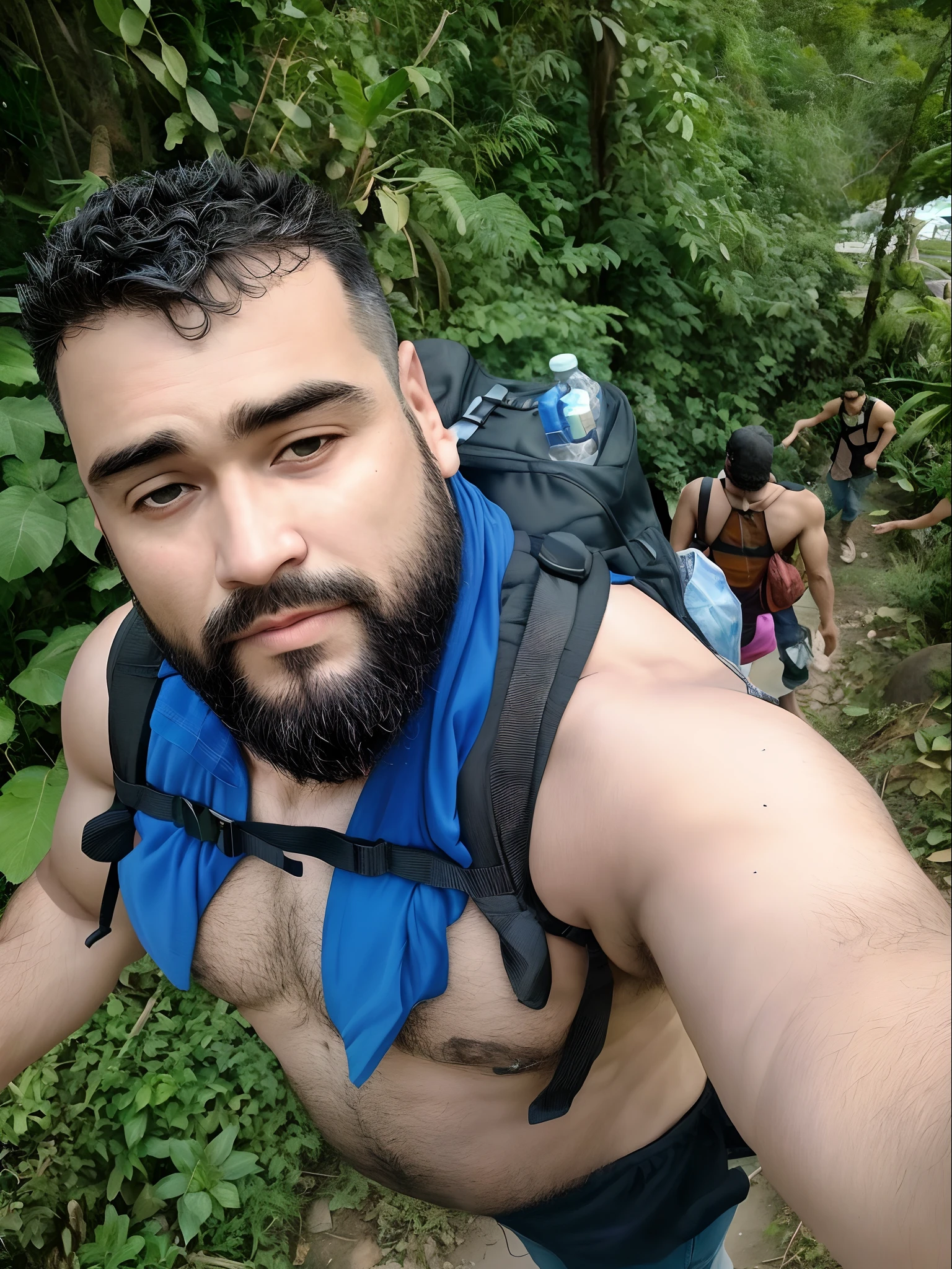 Homem musculoso sem camisa e de mochila, na trilha com os amigos, de mochila, feliz, detalhamento ocular, no estilo Pixar e jumandi