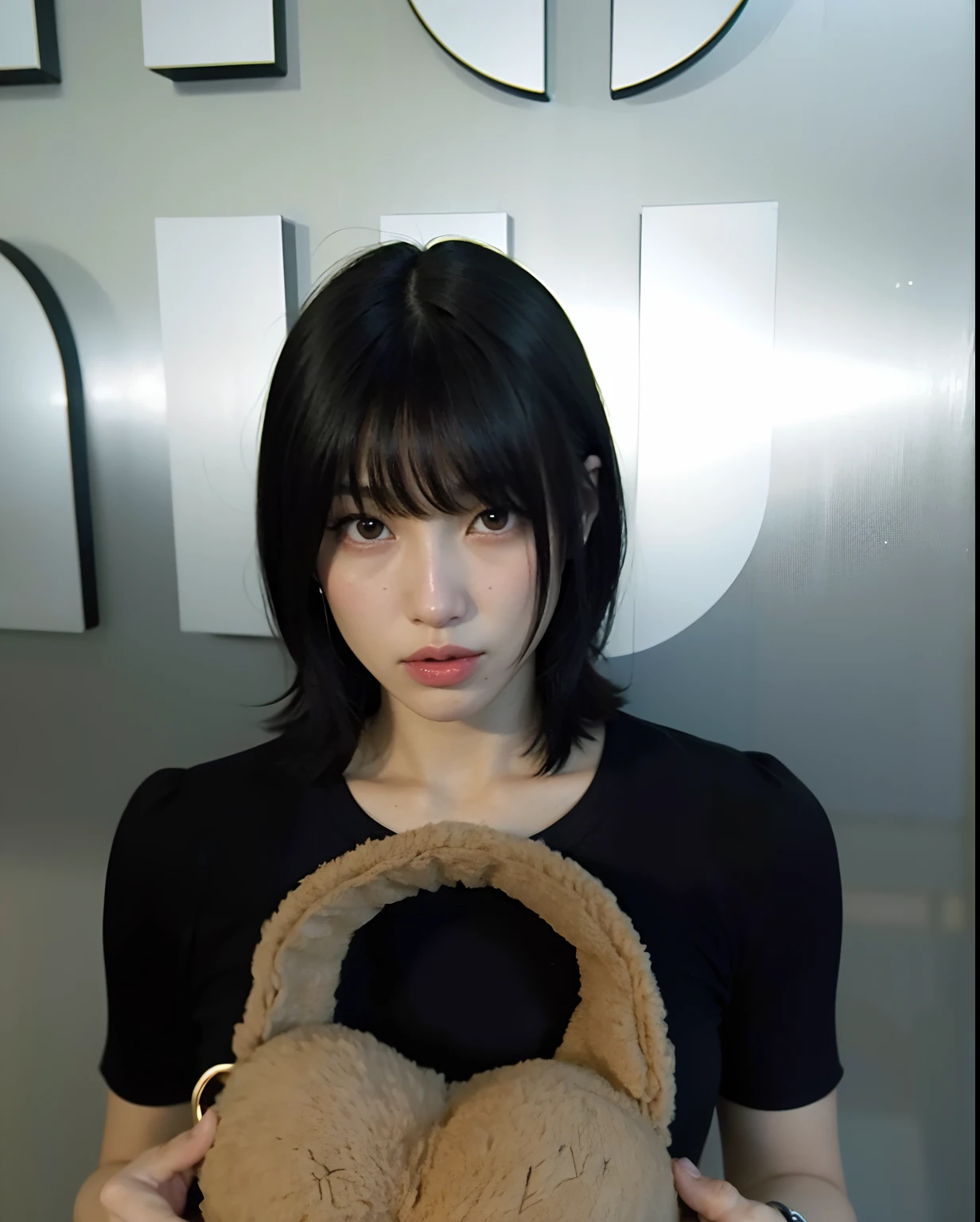 Arafed woman holding a brown teddy bear in front of a sign, Sui Ishida com cabelo preto, Kiko Mizuhara, Ela tem cabelo preto com franja, Yuuka Kazami, preto hime corte cabelo, O corte Hime, Publicado em Itagaki, Sobre Ishida, Rinko Kawaichi, Shiori Teshirogi, Yukii Morita