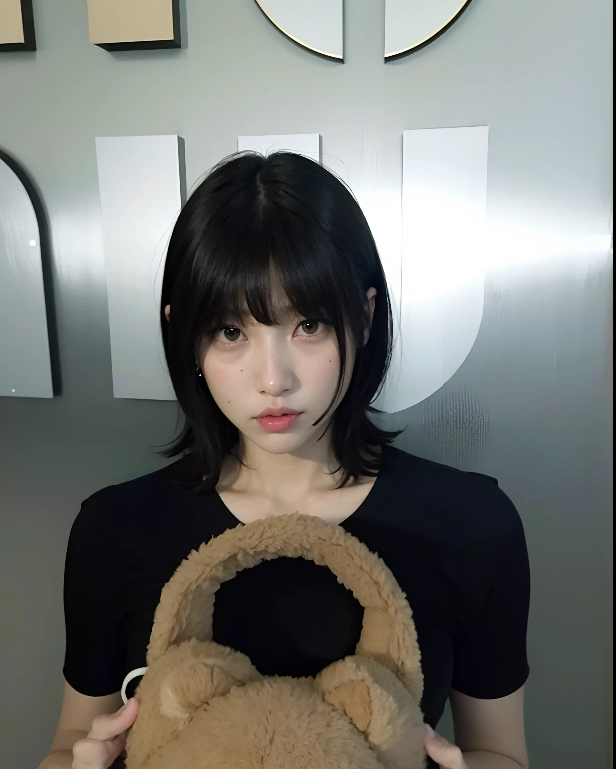 Arafed woman holding a brown teddy bear in front of a sign, Sui Ishida com cabelo preto, Kiko Mizuhara, Ela tem cabelo preto com franja, Yuuka Kazami, preto hime corte cabelo, O corte Hime, Publicado em Itagaki, Sobre Ishida, Rinko Kawaichi, Shiori Teshirogi, Yukii Morita