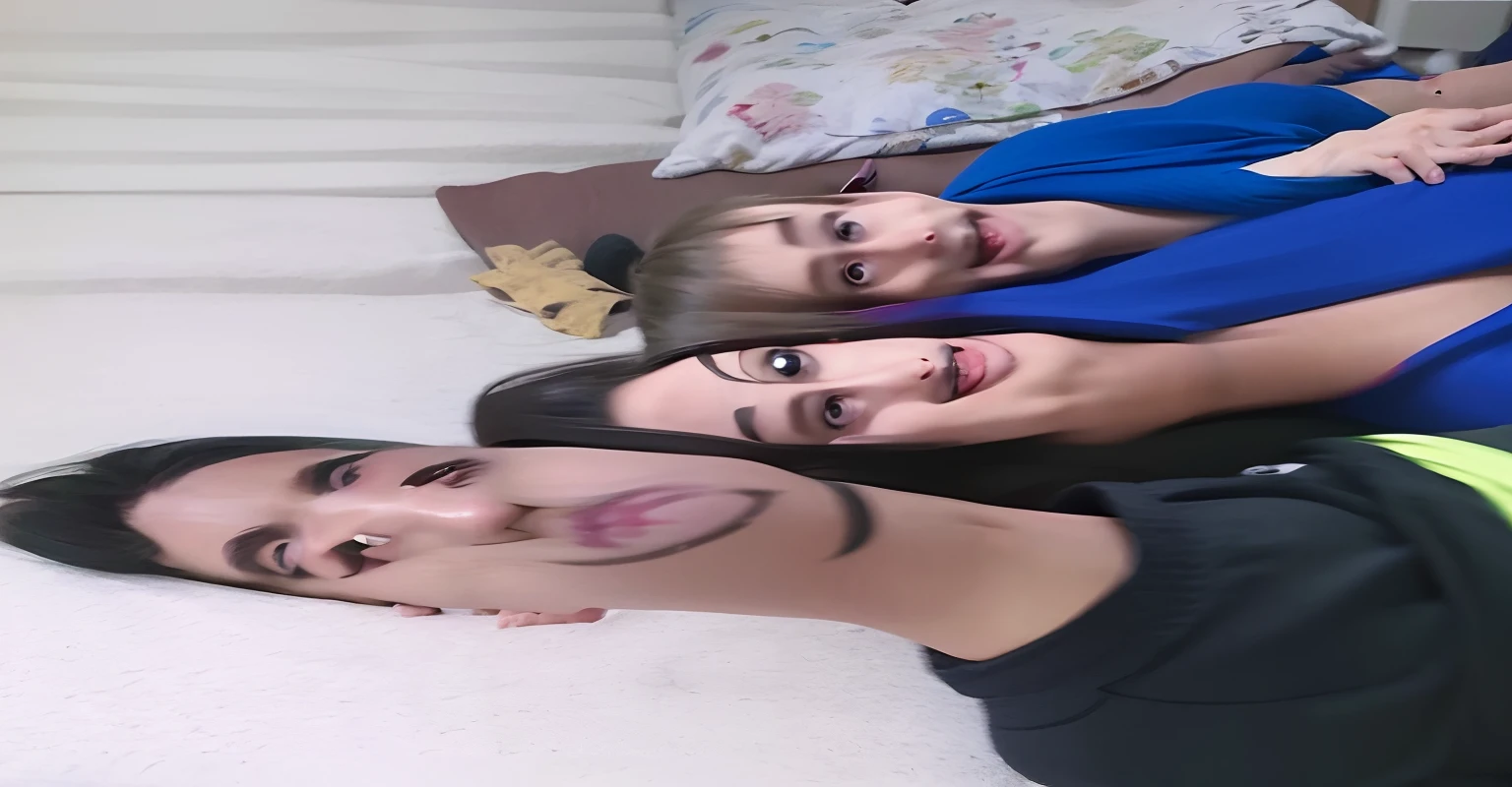 There are three people lying together on the ground, marido esposa e filho, foto de perfil, facebook post, imagem de perfil, Happy family, foto de perfil, foto Selfie, Fotografia Selfie 8k, iphone Selfie, Selfie do instagram, imagem de qualidade muito baixa, foto do snapchat, Selfie, foto do perfil, Family photo, imagem do avatar, muito bobo olhando, Postagem no Reddit