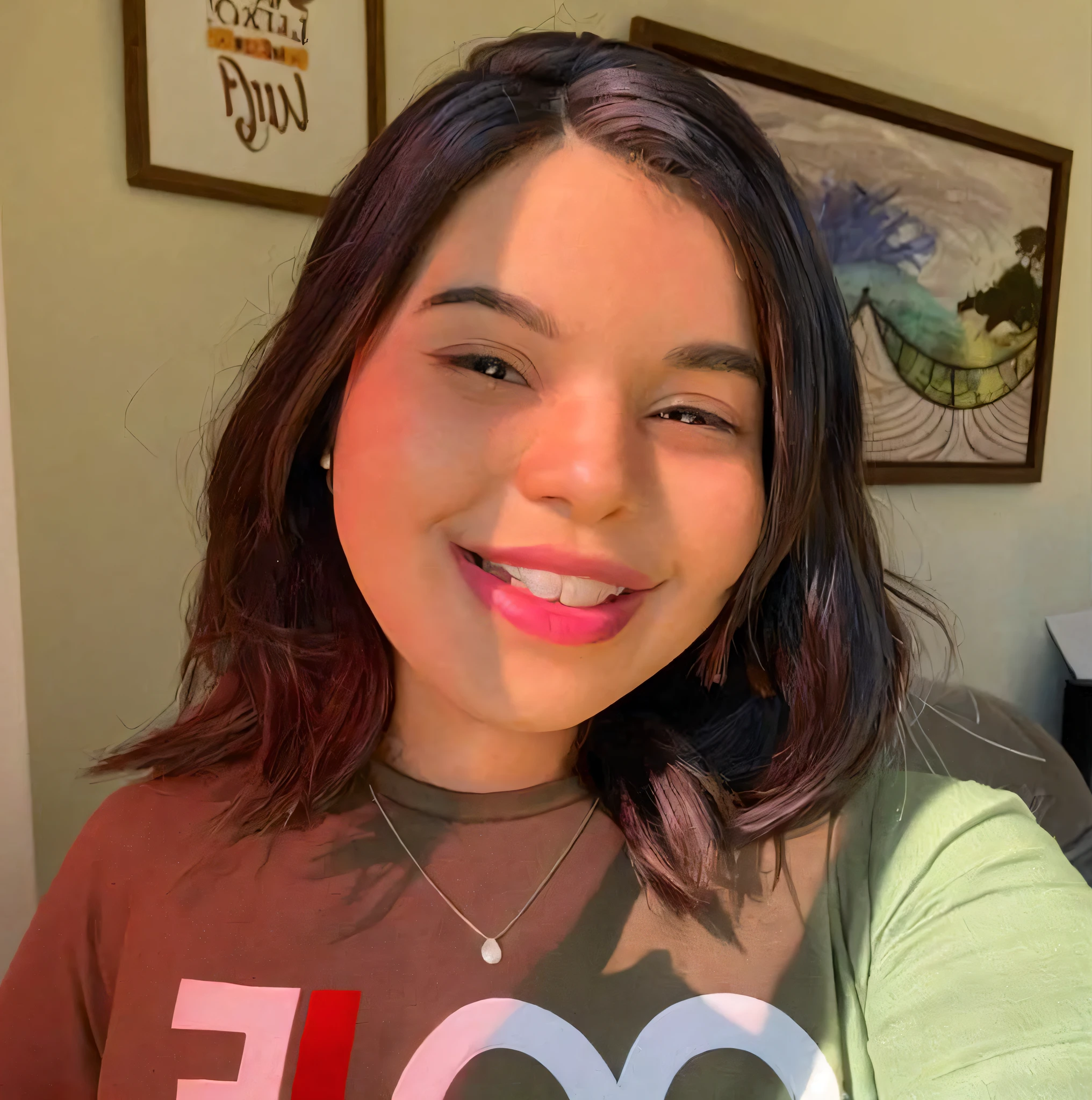 Criar uma imagem inspirada nos filmes Disney Pixar, com uma , de aproximadamente
24 anos, olhando para frente, vestida com um conjunto rosa, fofinha, bochechuda, cabelos pretos e liso, olhos castanhos escuros e puxadinhos, sorrindo