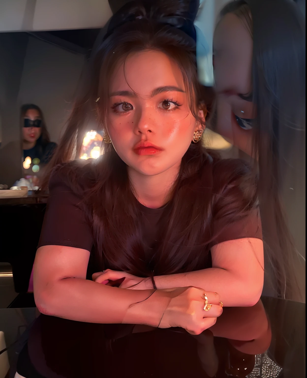there is a woman that is taking a selfie in the mirror, cindy avelino, 18 years old, 2 , 2 2 years old old, 21 years ars old, 3 0 years old woman,ld woman, 1 6 years old, 2 4 years old, 2 9 years old