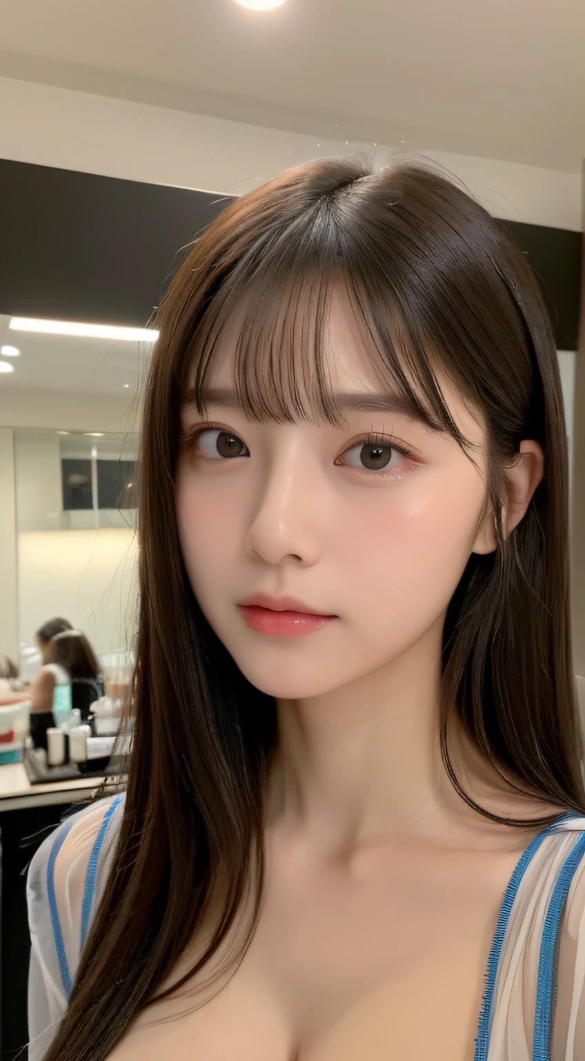 ((top-quality、8K、masterpiece:1.5))、One girl、(Unhealthy face)、(Letter to)、Blunt bangs、(Lots of bangs:1.3)、(full body Esbian:1.4)、(Symmetrical face)、hyperdetailed face、Ultra detailed mouth、A detailed eye、Detailed ears、Slim Faces、(selfee:1.3)、(off shoulders)、(Armpit)、(Looking Up)、(From above)、(Straight long hair、Ahoge:1.3)、(Upper Eyes)、the background is blurred、(tshirts、Lace fabric underwear:1.3)、(I can see the cleavage:0.7)、lipgloss、(Beauty Salon)、(turning off lights)、