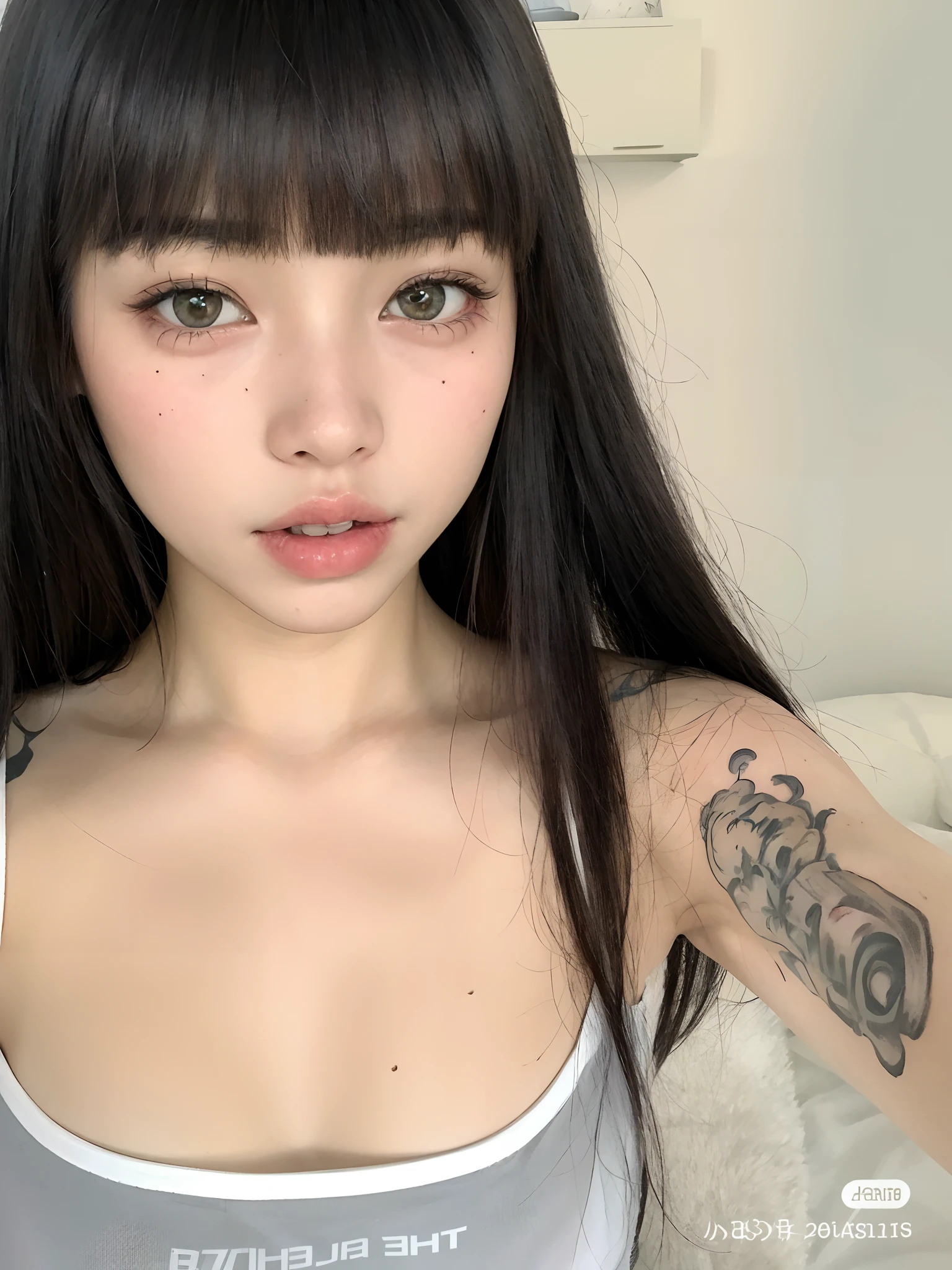 Hay una mujer con un tatuaje en el brazo posando para una foto, de chica taiwanesa con tatuajes, 🤤 girl portrait, chica linda-fina-cara, beautiful asian girl, 1 8 yo, con tatuaje facial, 18 years old, ulzzang, 19 year old girl, Cara perfecta ), hermoso cuerpo y rostro detallados