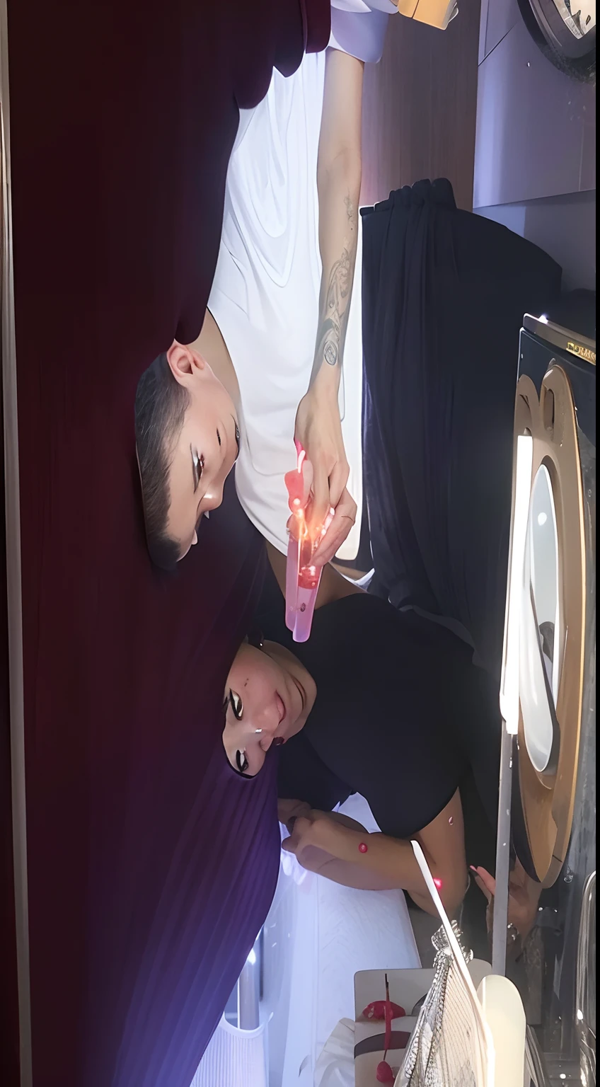 There's two people next to a cake with a candle, Directed by: David Ruby, Directed by: Samuel Silva, Directed by: Luis Miranda, Directed by: Willian Murai, Directed by: Maximilian Cercha, Directed by: Emerson Silva, por Ingrida Juniper, Directed by: Ramon Silva, imagem de qualidade muito baixa, editing, Directed by: Viktor Oliva, 3 0 anos mulher, Directed by: Samuel Scott