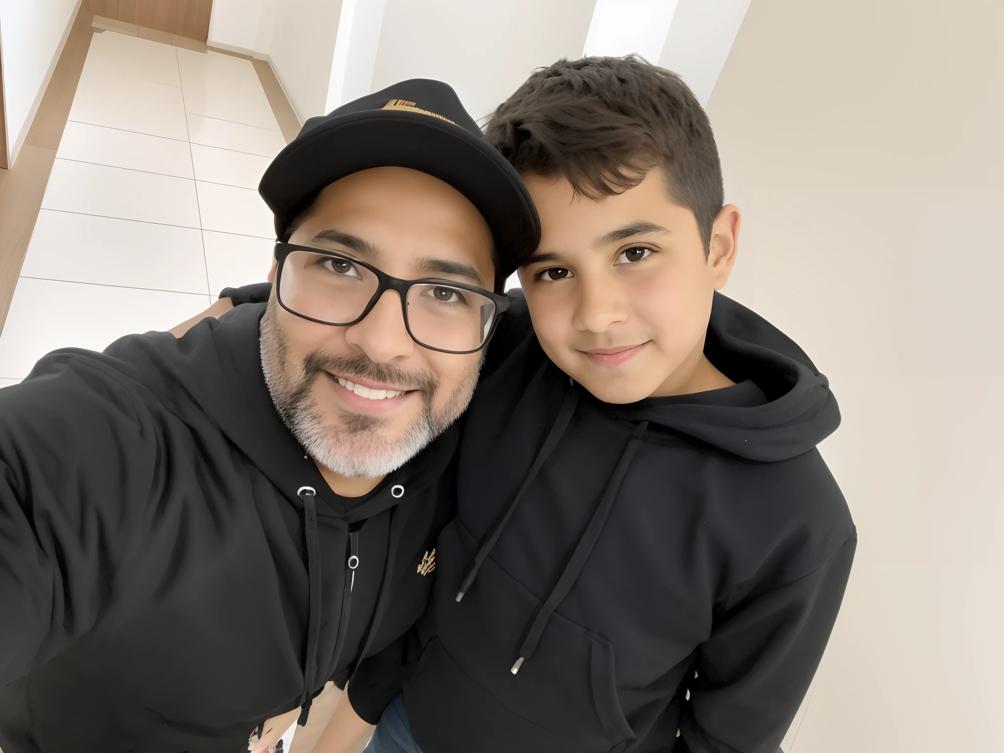 There's a man and a boy who are taking a selfie, with a , gui guimaraes, mateus 9 5, 4 k post, Postagem 4k, cabrito, Homens de 45 anos, Alex, Fotografia selfie 8k, Condutor de Ene, Amor, imagem de qualidade muito baixa, tirado no iphone 14 o