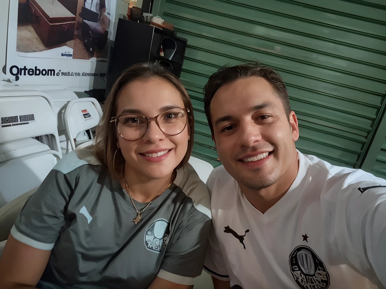 Casal em bar
