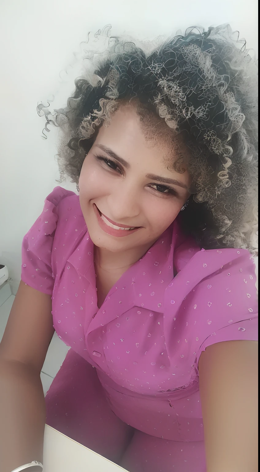 Smiling woman with curly hair sitting at a table with a cup of coffee, Parece Fabiula Nascimento, Directed by: Nandor Soldier, Mulher de 30 anos de Cuba, 3 5 year brazilian mother, Malika Favre, andrea rocha, fernanda suarez, by Maria Helena Vieira da Silva