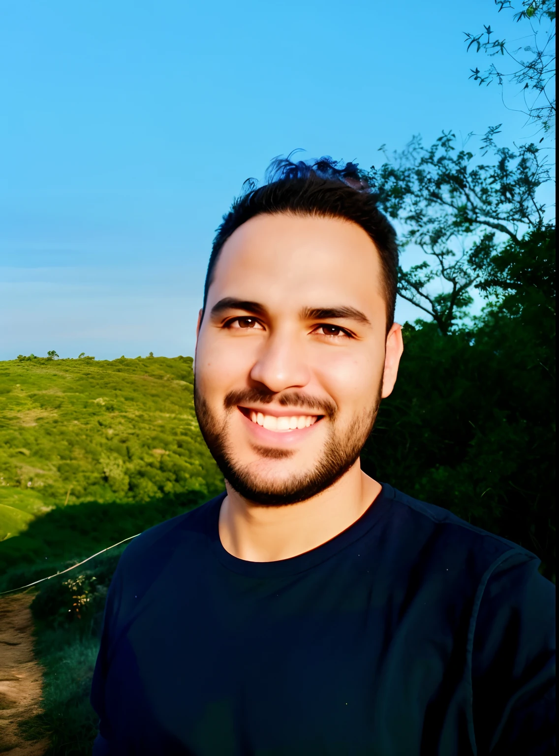 There is a man who is standing in front of a hill, imagem do avatar, em frente a um fundo de floresta, icaro carvalho, Michal, david rios ferreira, Directed by: Adam St. Peter's, foto de perfil profissional, com montanhas ao fundo, foto de perfil headshot, Directed by: Luis Miranda, Cristiano Orrillo, during sunset, retrato de perfil