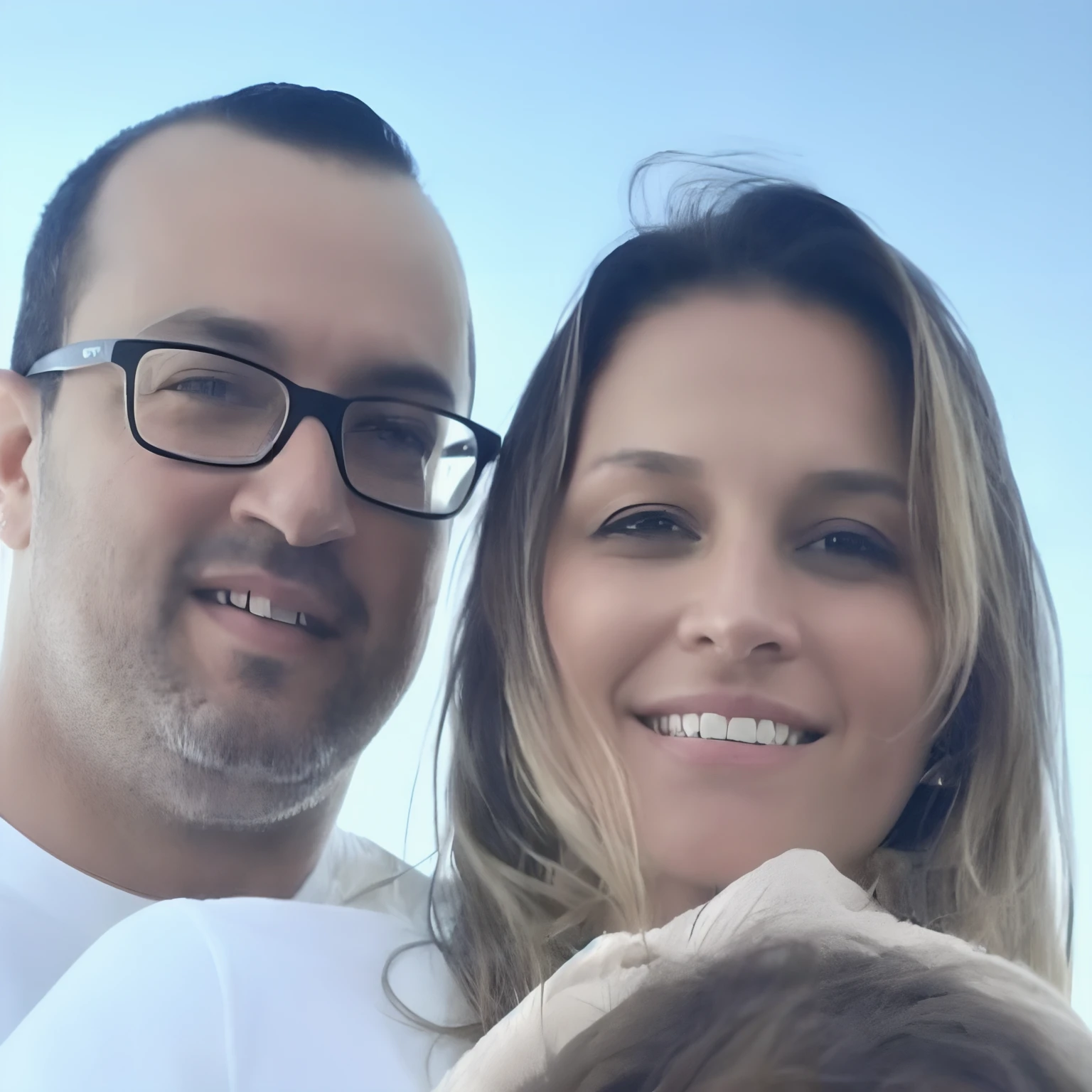 there is a man and woman that are smiling for a picture, imagem de perfil, Directed by: Nandor Soldier, david rios ferreira, foto do perfil, andrea rocha, foto ao lado, foto de perfil, Malika Favre, foto de perfil, Casal feliz, Caroline Gariba, Thomas Anthony e Malika Favre, Simonetti