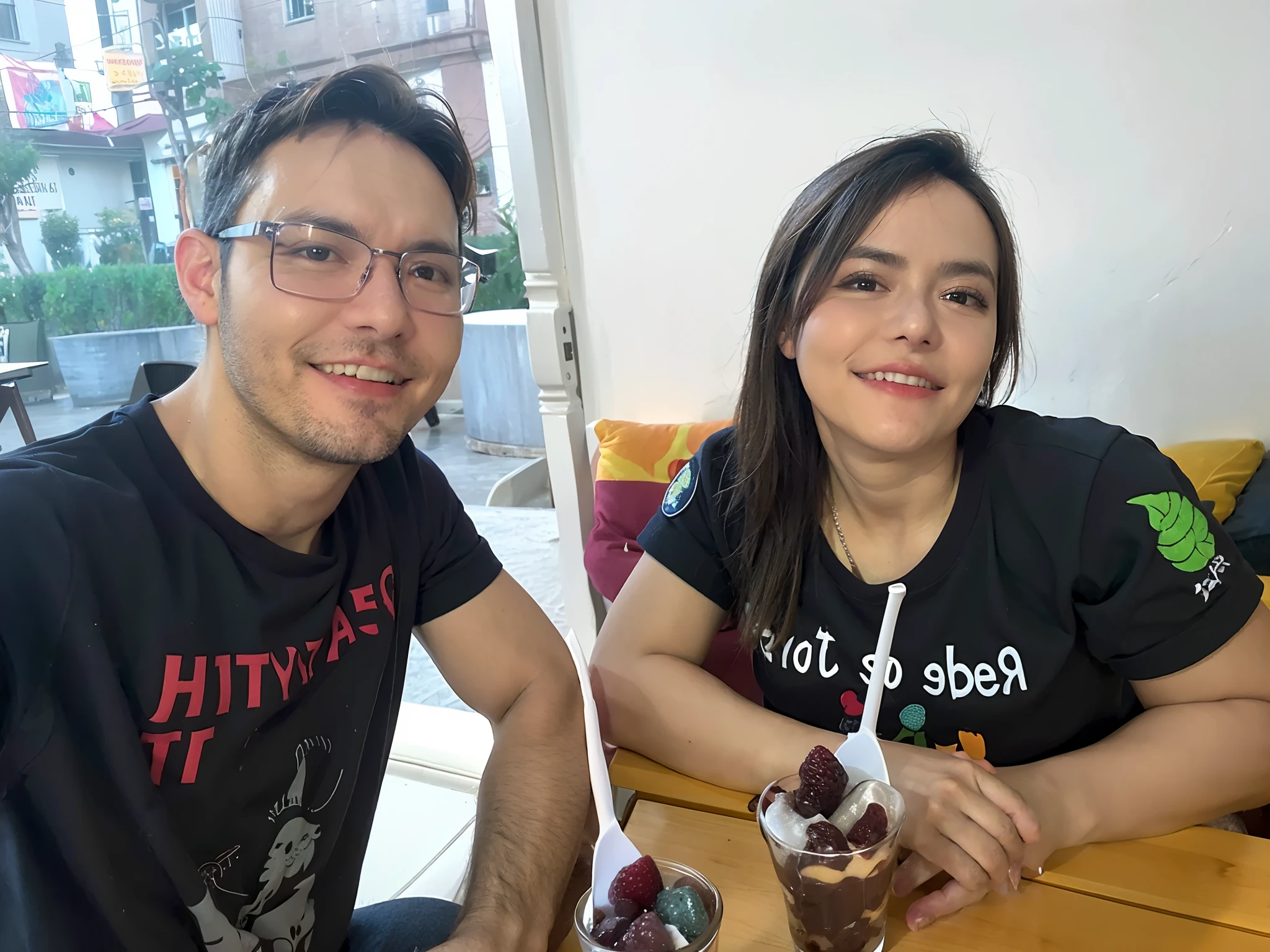 There's two people sitting at a table with drinks and a cake, Directed by: Nandor Soldier, Casal feliz, foto de baixa qualidade, par, imagem de perfil, in a coffee shop, Lovely couple, Scandy e Arender, Fotografia tirada em 2 0 2 0, Com Godray, Foto realista, fotografia, they are in love