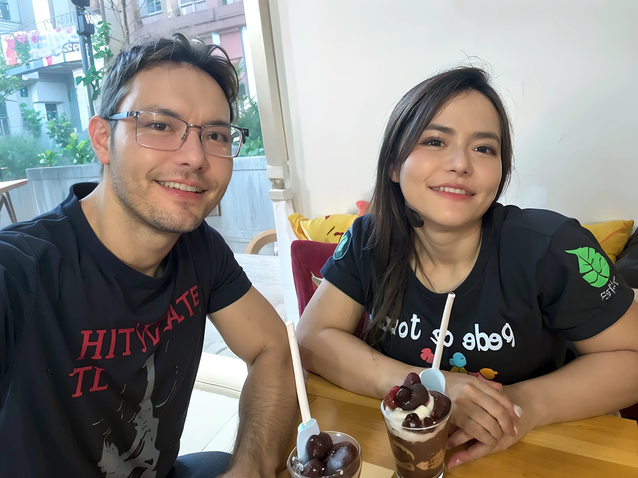 There's two people sitting at a table with drinks and a cake, Directed by: Nandor Soldier, Casal feliz, foto de baixa qualidade, par, imagem de perfil, in a coffee shop, Lovely couple, Scandy e Arender, Fotografia tirada em 2 0 2 0, Com Godray, Foto realista, fotografia, they are in love