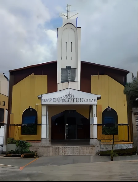 Igreja Arafed com uma cruz amarela na frente dela, imagem frontal, historical image, Hosada, Completo - Ver, visto de fora, vista frontal, imagem profunda, imagem central, imagem limpa, igreja, Vista frontal, religión, escola antiga, Nostlagia, Vista frontal, academia, vista exterior, Front view, Escola de Quito