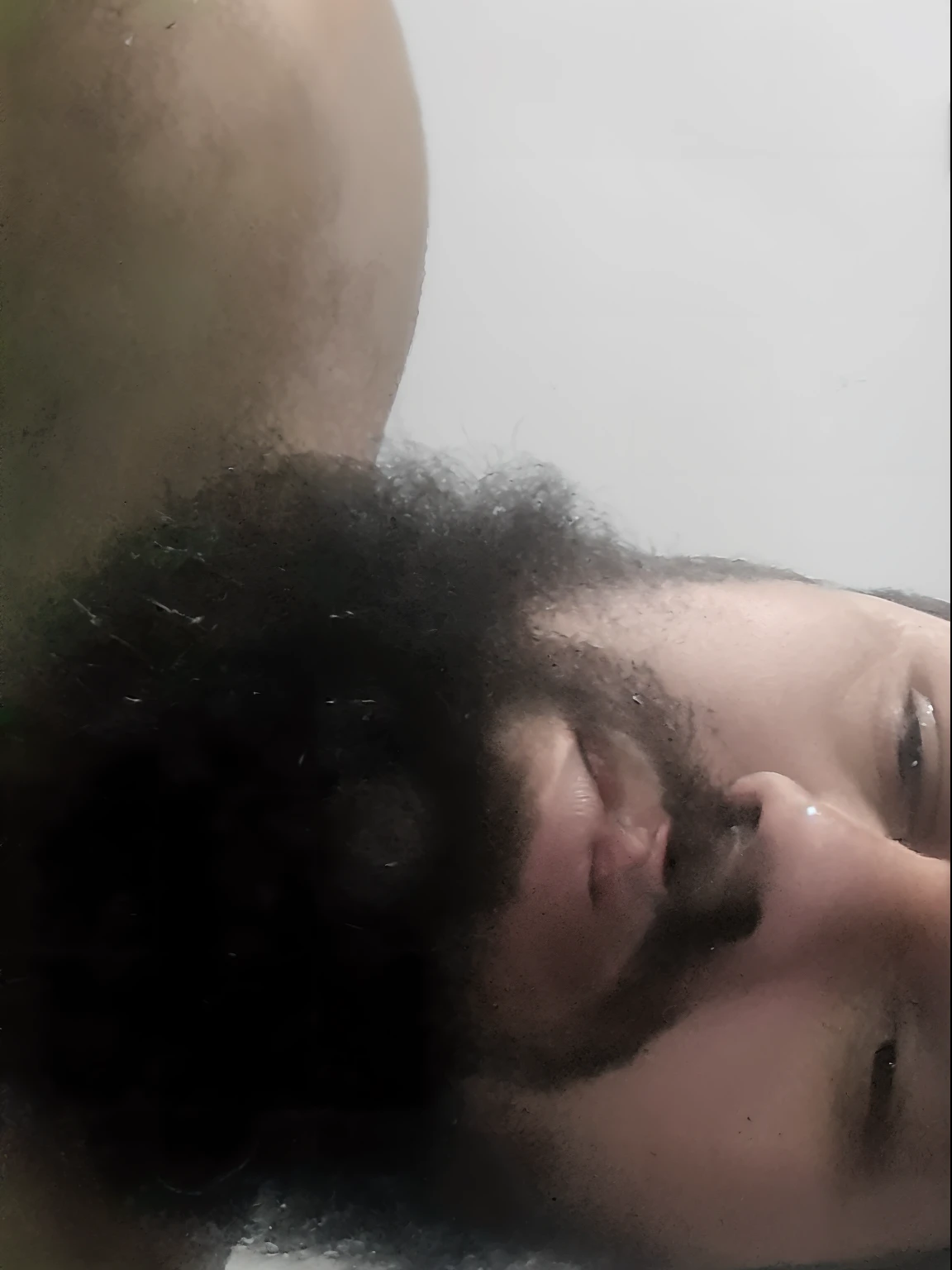 There's a man who's taking a picture of himself, Foto realista, hyperrealism artstyle, imagem hiperrealista, david rios ferreira, Fotografia selfie 8k, foto hiper realista, imagem frontal, neckbeard, selfie de um homem, hiper realismo!!, cara com barba, imagem de qualidade muito baixa, hiper-realismo!!!, foto hiper-realismo