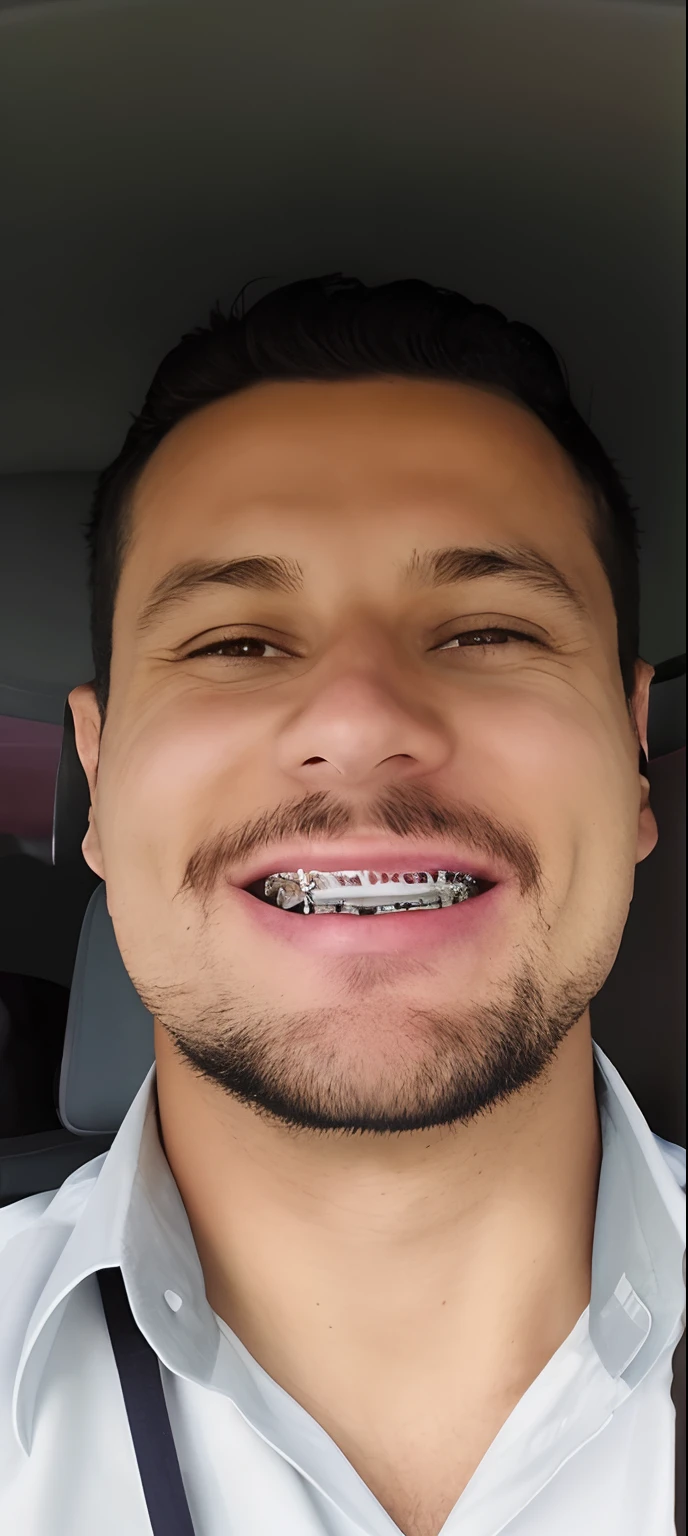 homem arafed com chaves e chaves em um carro, dentes retos, todos os dentes, sem dentes, dentes tortos, muitos dentes, dentes rangedos, submordida, dentes extras, apertar os dentes, babando dentes desnudos, square masculine jaw, muitos dentes, holes in the lower jaw, sorriso detalhado, com dentes de ouro, dentes ausentes, Dentes perfeitos