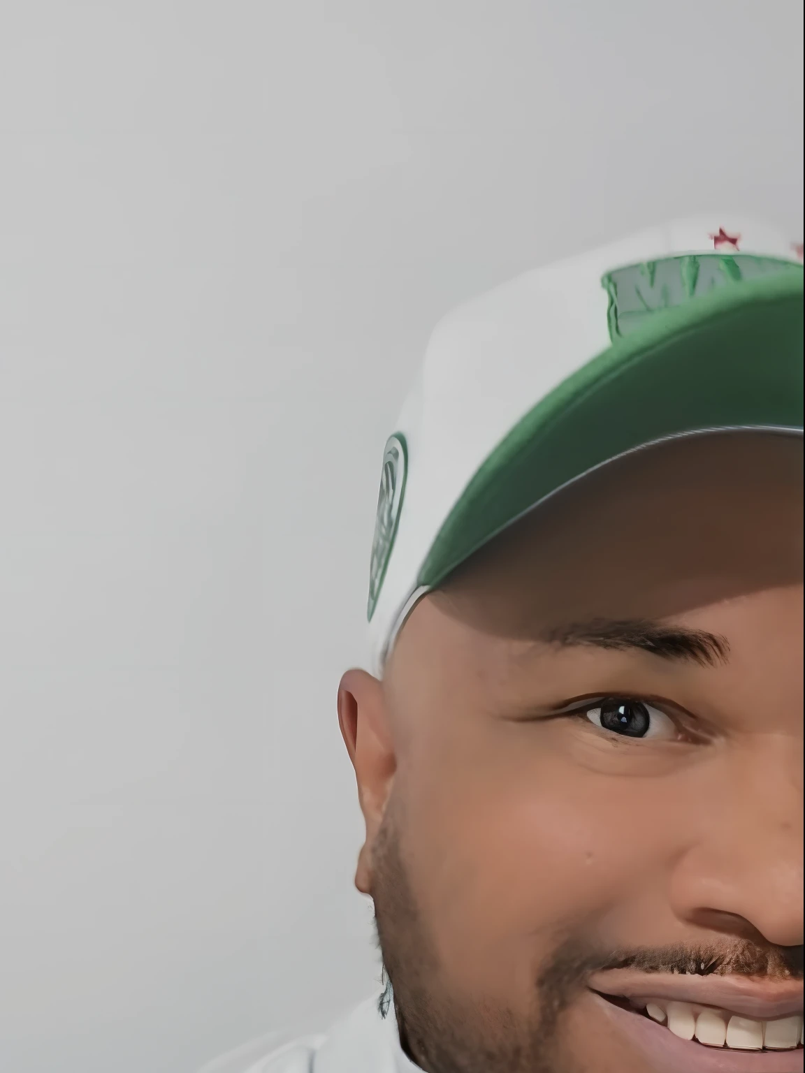 Smiling man in a green and white baseball uniform with a green hat, David Uzochukwu, Ronaldo Nazario Fenomeno, ástor alexander, album photo, Ronaldo Nazario, vestindo verde, foto do perfil, foto de perfil, foto de perfil profissional, foto descoberta, imagem de alta qualidade, imagem frontal, Jorge Pemba, Ronaldo Luis Nazario de Lima, imagem de perfil