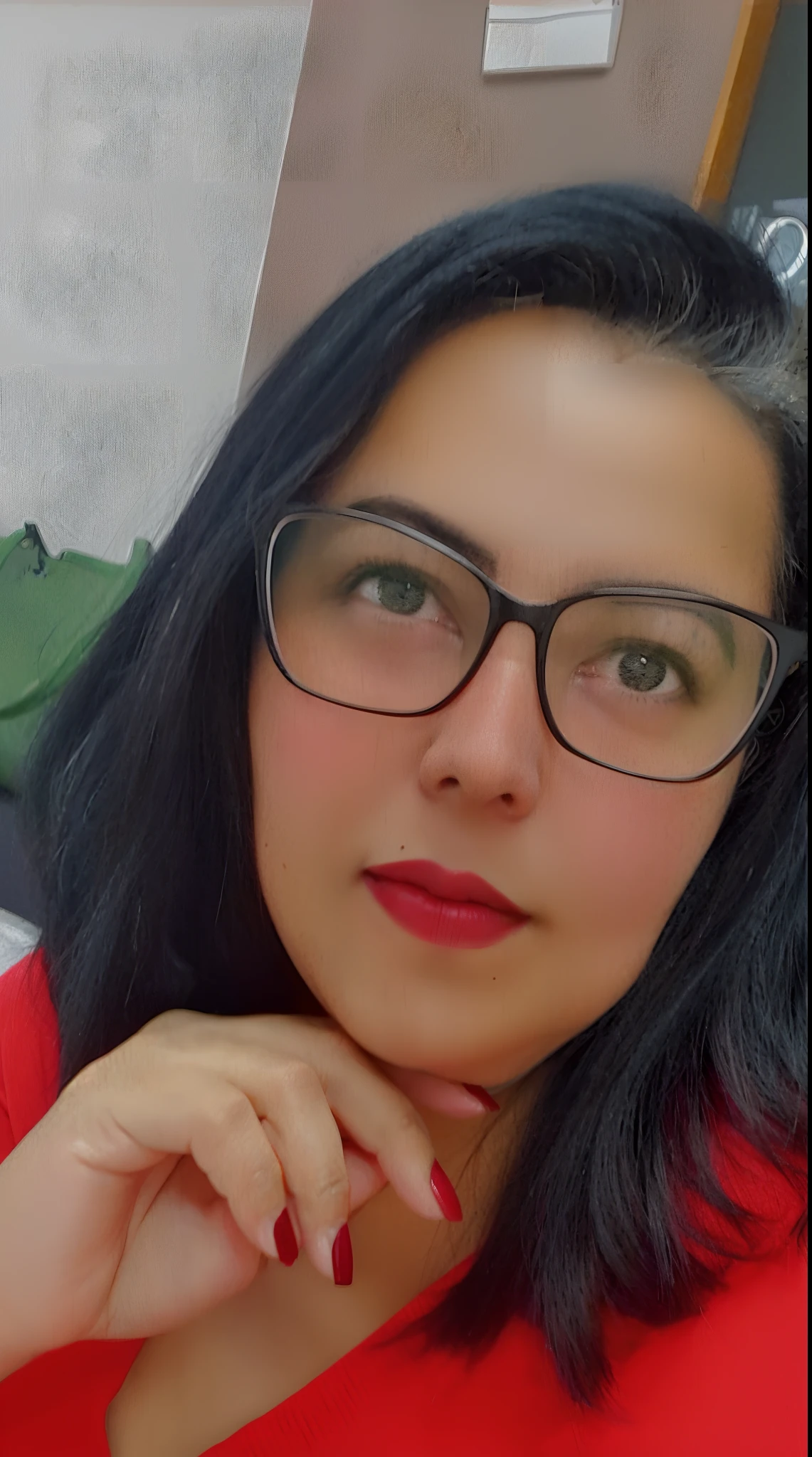 There's a woman in glasses and a red shirt posing for a photo, imagem de perfil, Alanis Guillen, foto de perfil headshot, imagem do avatar, inspired by Verónica Ruiz de Velasco, foto do perfil, Lorena Avarez, Ayahausca, foto de perfil, olhando de lado, foto headshot, by Gina Pellón, foto de perfil, Postagem no Reddit
