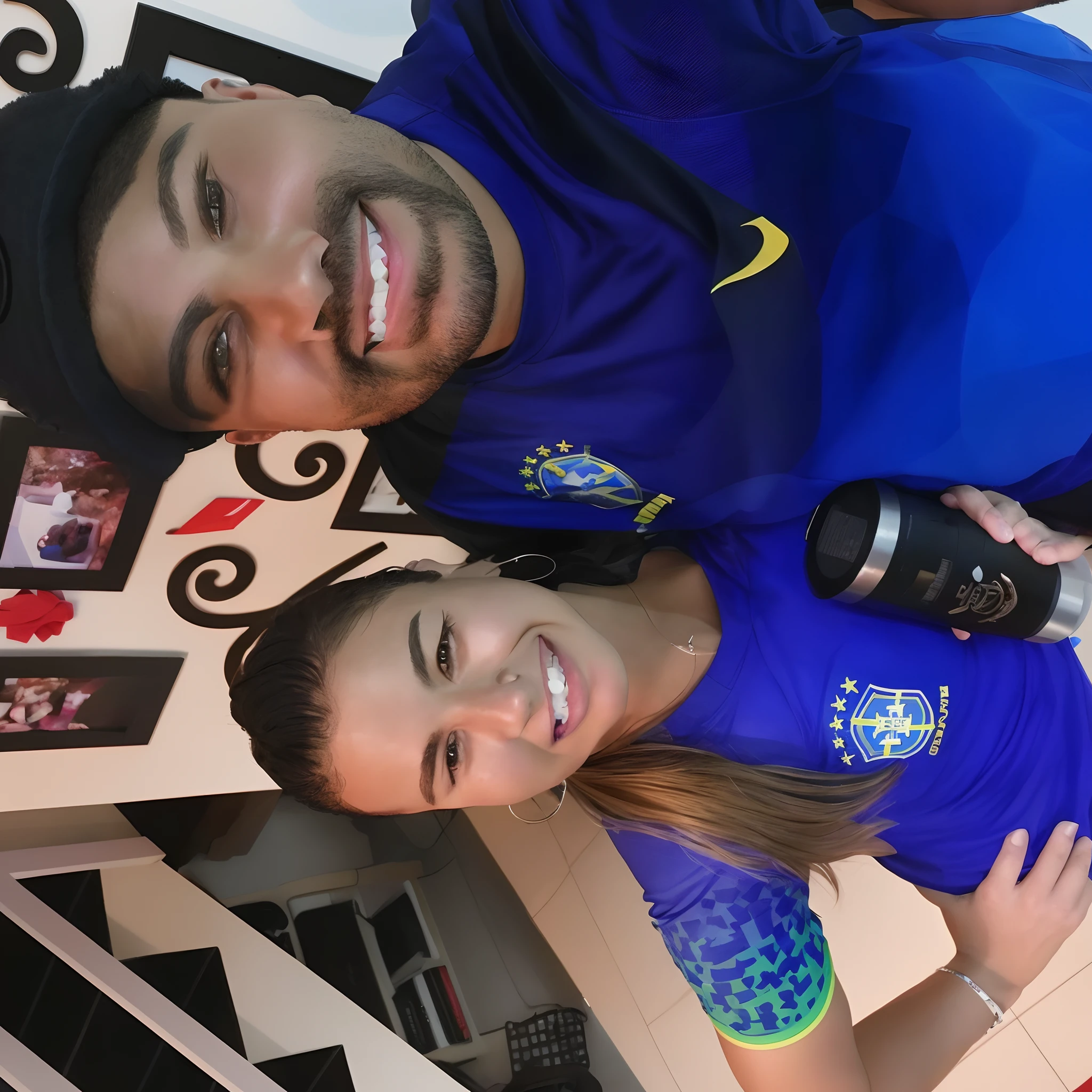 there are two people standing next to each other in a room, Fotografia selfie 8k, 4 k post, Postagem 4k, Retrato tirado 8 K, imagem de qualidade muito baixa, Ronaldo Nazario Fenomeno, Foto 8k, Foto 8K, foto modo retrato, Tiro 4k, andrea rocha, Ronaldo Nazario
