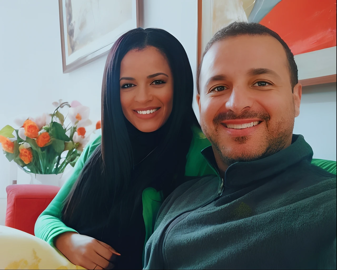There is a man and a woman sitting on a couch smiling, Thomas Anthony e Malika Favre, imagem de perfil, foto de perfil, foto retrato, foto do instagram, Malika Favre, foto do perfil, foto de perfil, Casal feliz, album photo, arte mista, Retrato de duas pessoas, Christophe Jovem Eytan Zana, belos arredores, instagram post, foto do snapchat