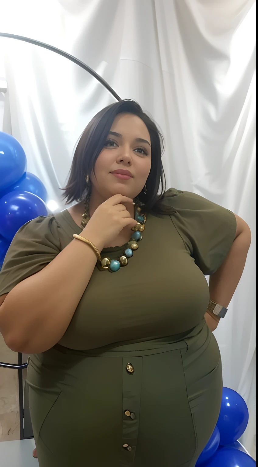 Mulher plus size cabelo curto parda