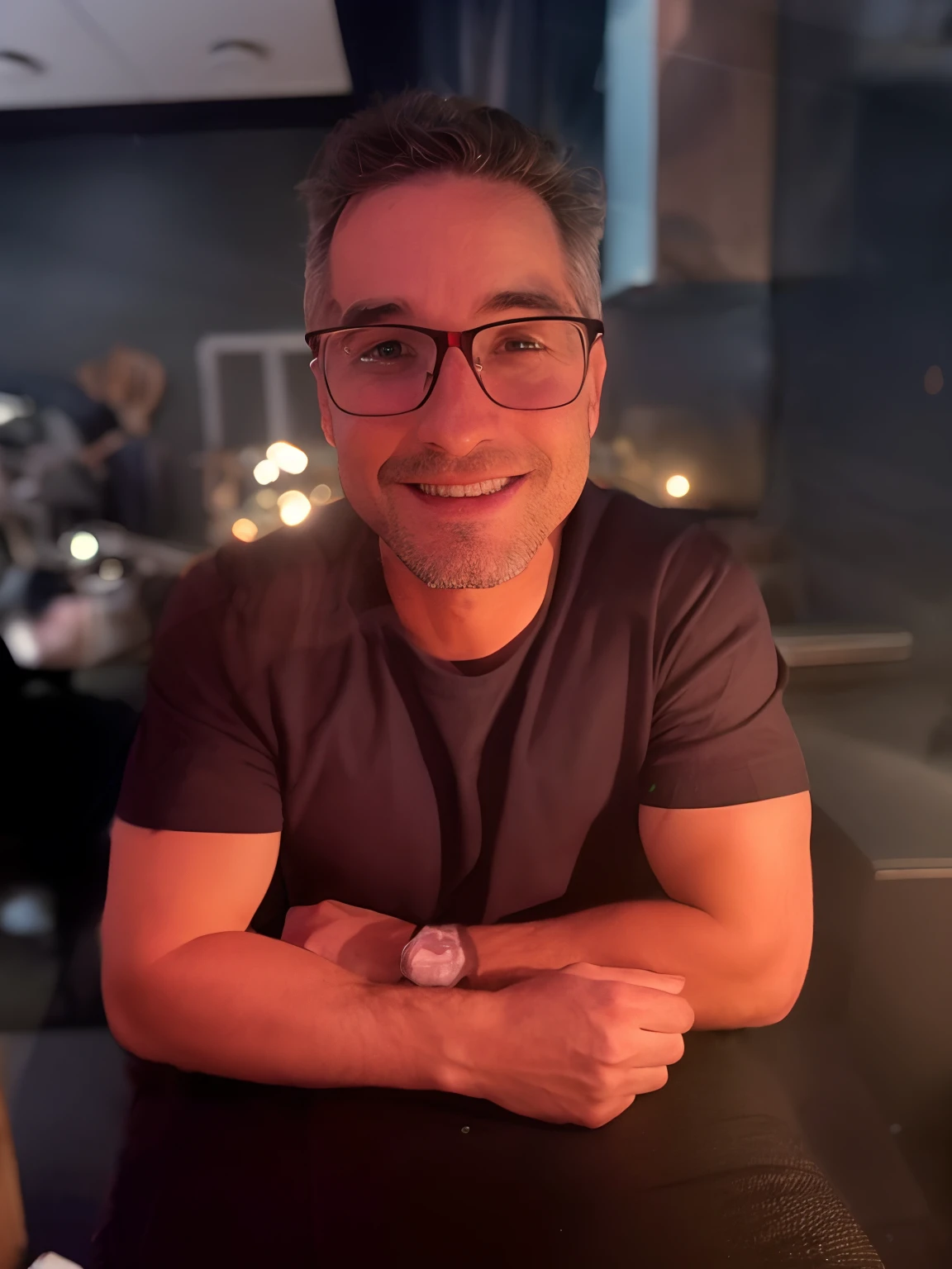 there is a man that is sitting down with a necklace on, neckbeard, Homem de 4 0 anos, Homem na casa dos 30 anos, 3 2 - ano - homem de idade, 3 2 anos, cerca de 3 5 anos, ele tem cerca de 4 0 anos de idade, ele tem cerca de 40 anos, Homem de 30 anos