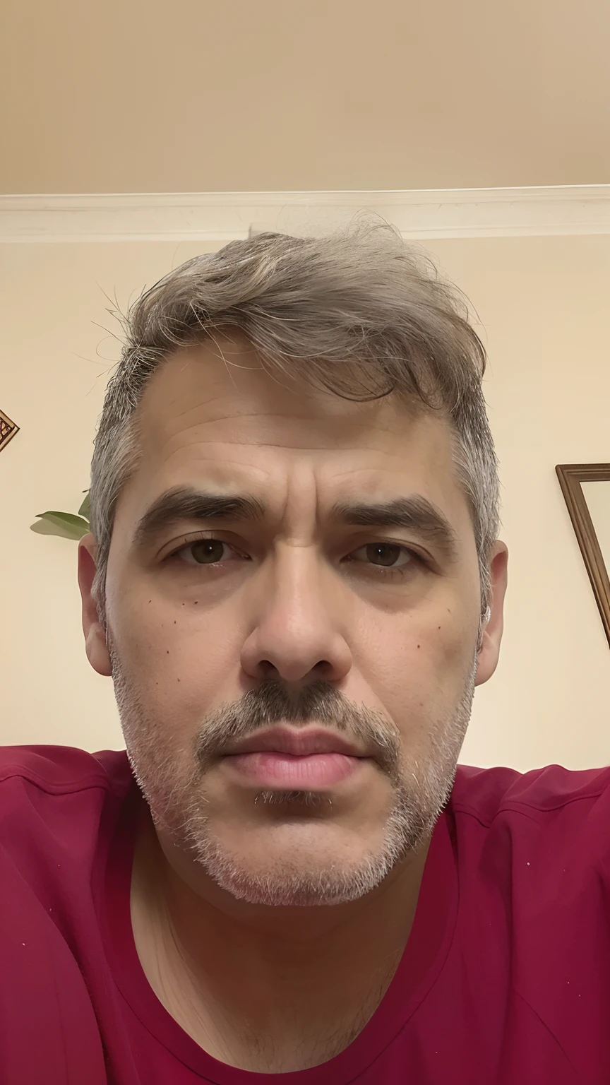 There's a man in a red shirt and a bird on the wall, Homem de 4 0 anos, imagem frontal, Homens de 45 anos, Homem de 5 0 anos, (38 anos), Fotografia selfie 8k, 38 anos, gui guimaraes, selfie de um homem, Carmelo Blandino, imagem do rosto, david rios ferreira