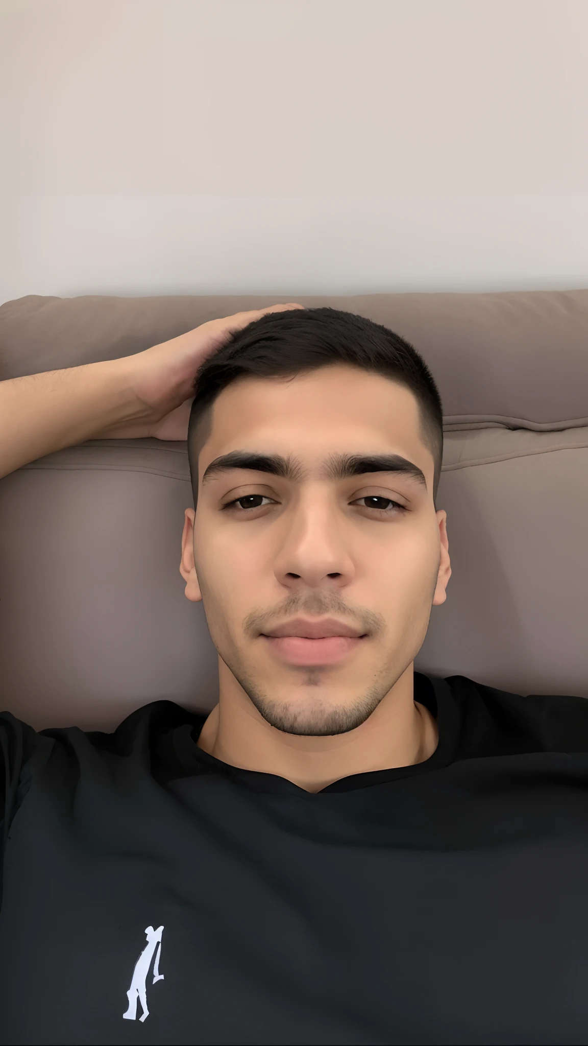 Man lying on a sofa with his head in his hands, 2 3 anos, 21 anos, 2 2 anos, 2 7 anos, 2 4 anos, taken in the early 2020s, caio santos, 2 8 anos, em torno de 1 9 anos, Unibrow, 2 9 anos