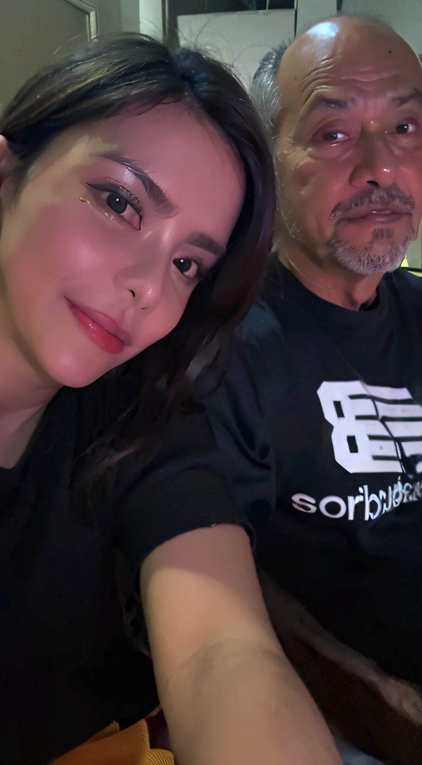 There is a man and a woman sitting together at a table, momma and papa, foto do perfil, imagem de perfil, cerca de 3 5 anos, Noite!, 3 0 anos de idade mulher, Mulher de 30 anos, Directed by: Nandor Soldier, foto de perfil, papai, Luis Nieves Sr., album photo, Em casa, foto de perfil