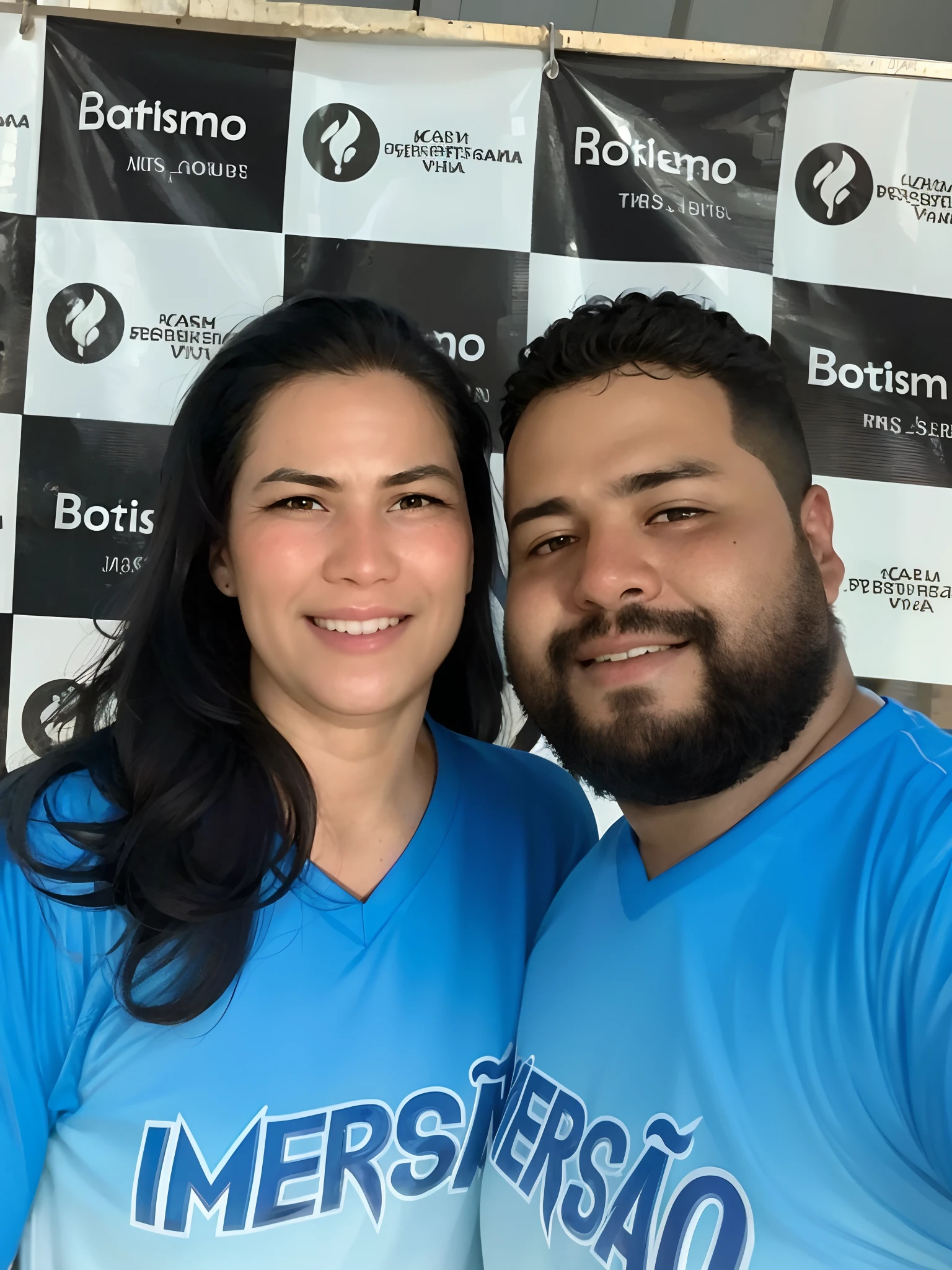 They are posing for a photo in front of a banner, Directed by: Nandor Soldier, david rios ferreira, andrea rocha, Directed by: Fernando Gerassi, Karla Ortiz, Directed by: Teresa Fasolino, contra fundo escuro, Dan dos Santos, by Amelia Peláez, Directed by: Ramon Silva, adreas rocha, Ronaldo Nazario Fenomeno
