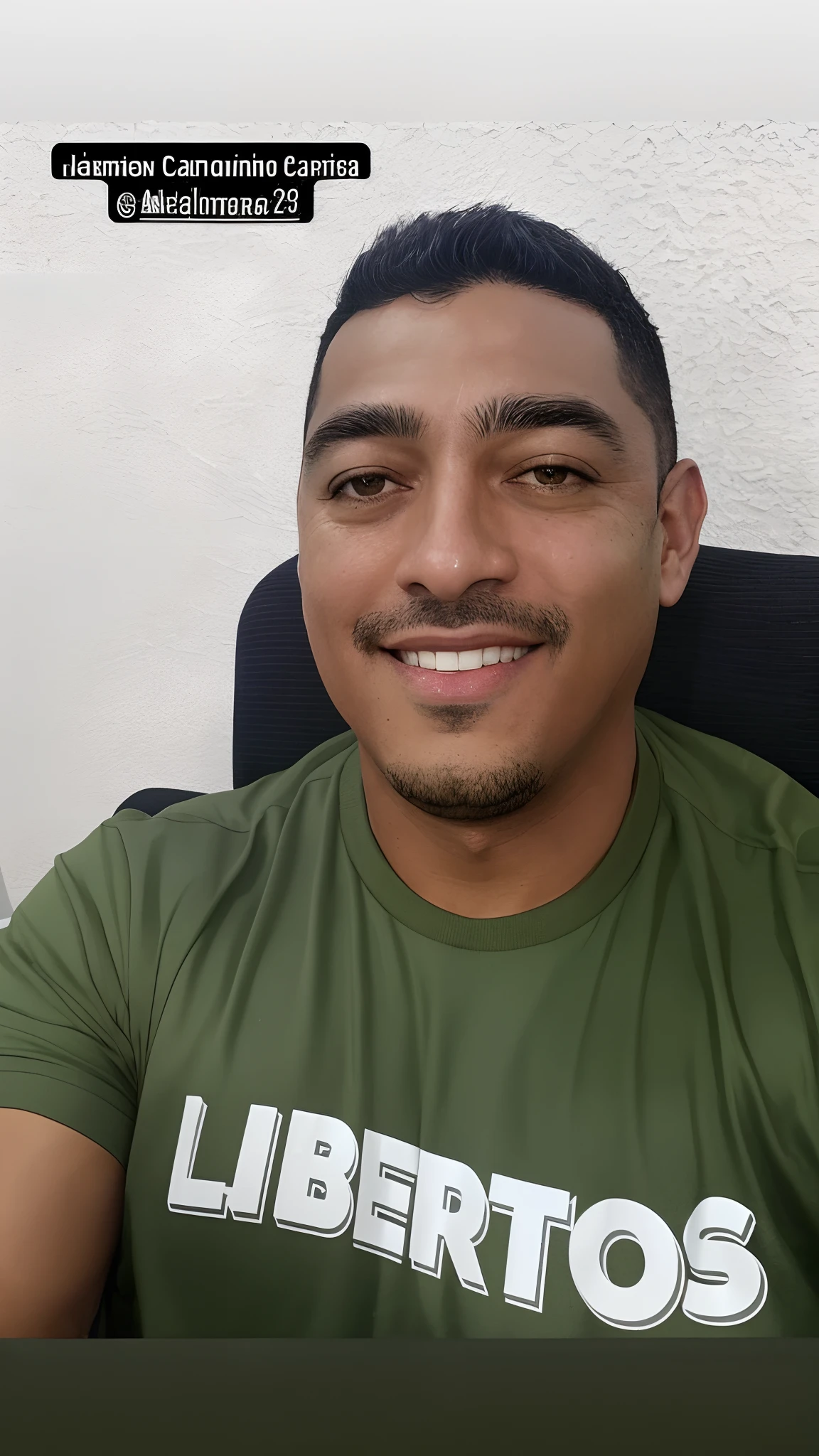 there is a man sitting in a chair with a cell phone, david rios ferreira, ronaldo nazario fenomeno, edu souza, icaro carvalho, ástor alexander, ronaldo nazario, frontal picture, carmelo blandino, ronaldo luis nazario de lima, heraldo ortega, salvador, by Herbert MacNair, andres rios