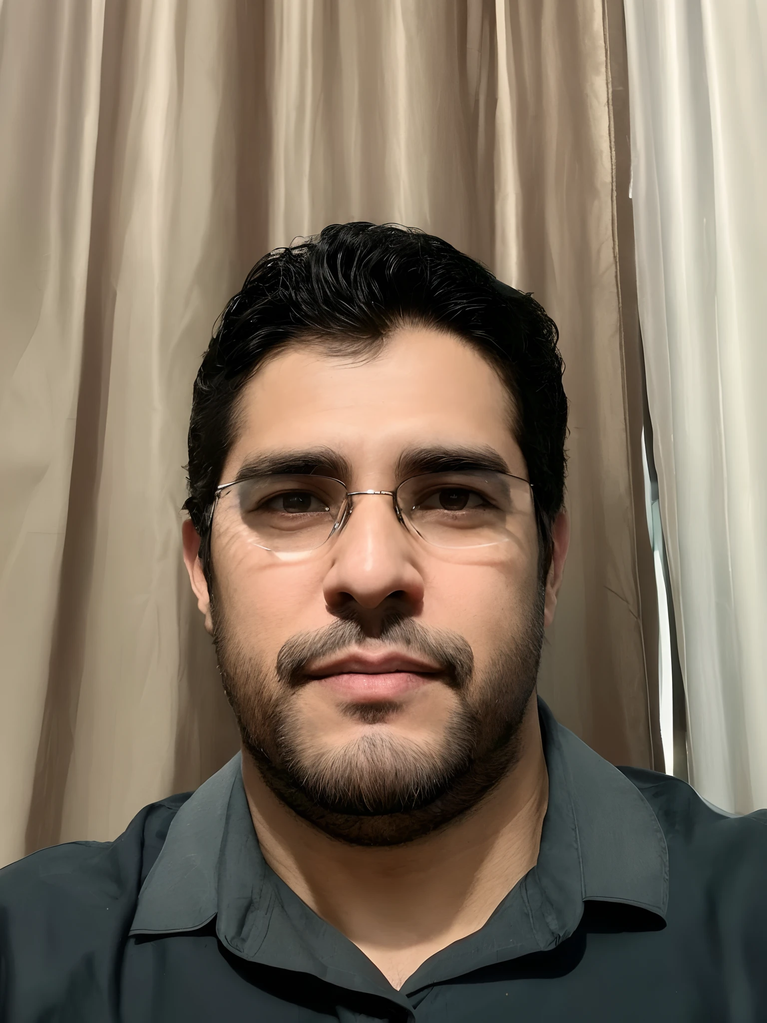 Man with glasses and smiling beard wearing a black shirt, Emad Mostaque, cerca de 3 5 anos, Sayem Reza, (38 anos), imagem frontal, Aykut Aydogdu, Saadane AFIF, Khyzyl Saleem, foto de perfil profissional, Nekro Petros Afshar, Farid Ghanbari