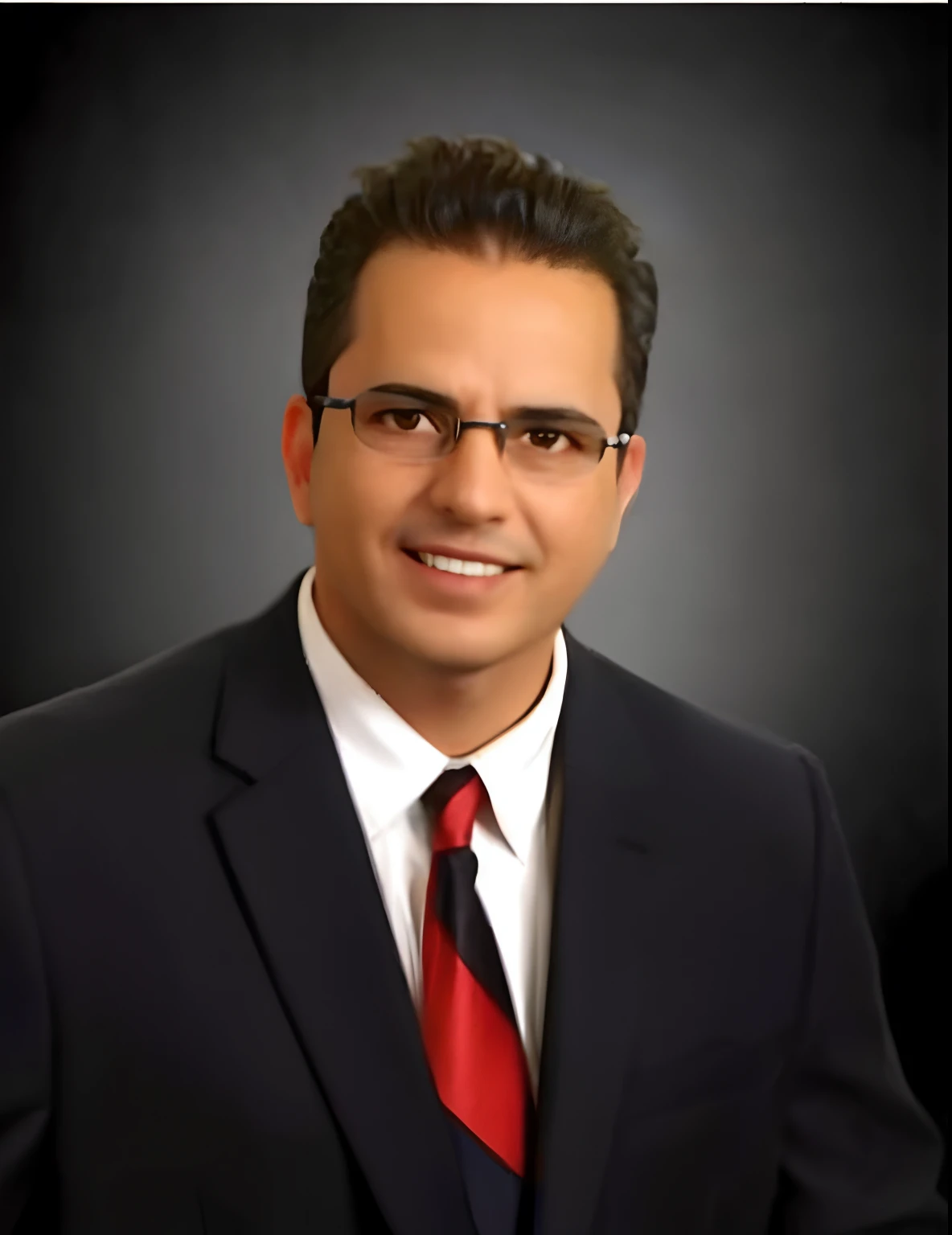 Homem de terno e gravata posando para uma foto, Tiago Zapata, andres rios, Joel Torres, Cristiano Orrillo, Sam Nassour, Luis Nieves Sr., David Villegas, Anthony J. Manzanedo, Carlos Ortega Elizalde, Eduardo Rucha, Alex Miranda, Miguel Pangrazio, George Doutsiopoulos