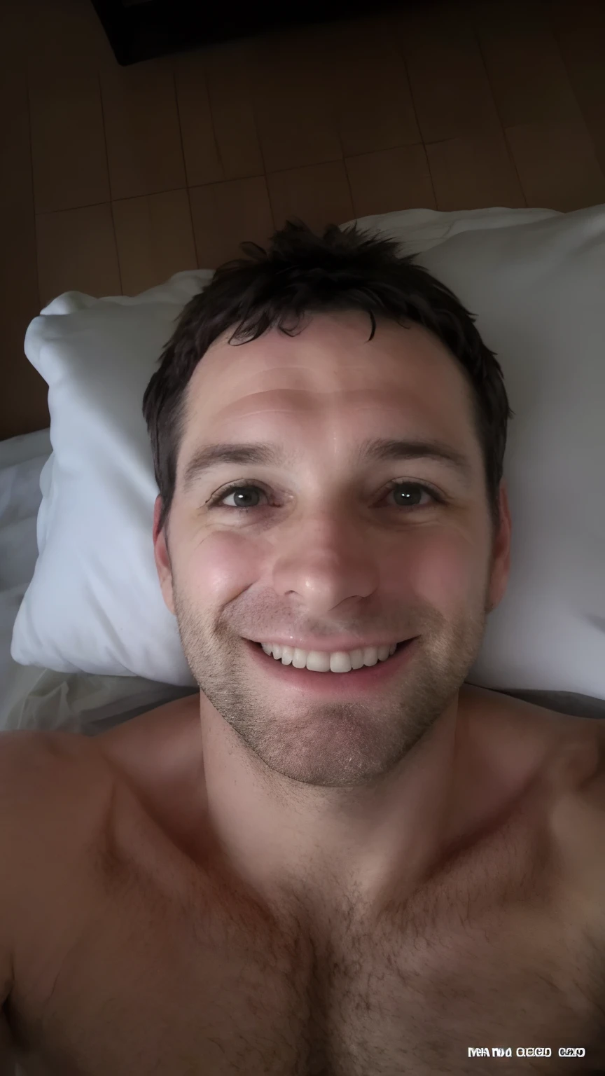 homem arafed deitado na cama com um travesseiro e um travesseiro, Homem de 4 0 anos, 3 6 anos, 38 anos, Homens de 45 anos, selfie de um homem, 3 2 anos, 35 anos, 3 5 anos, (38 anos), cerca de 3 5 anos, happily smiling at the camera