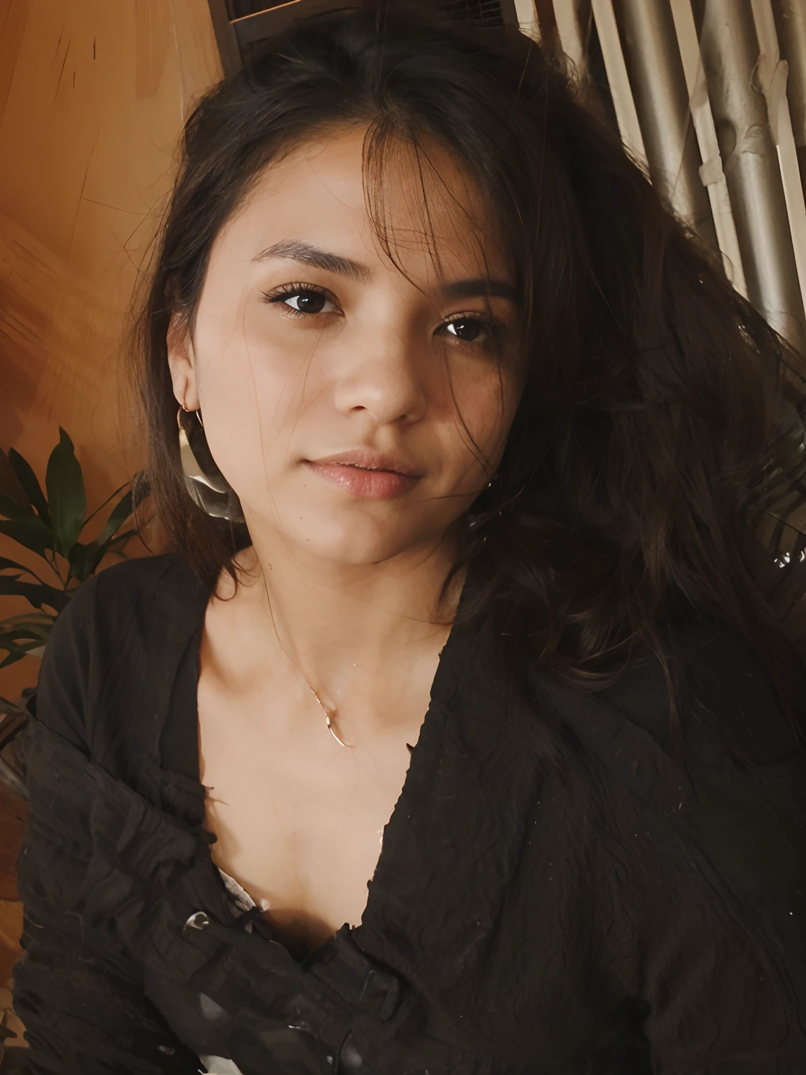 Uma moca, busto, morena