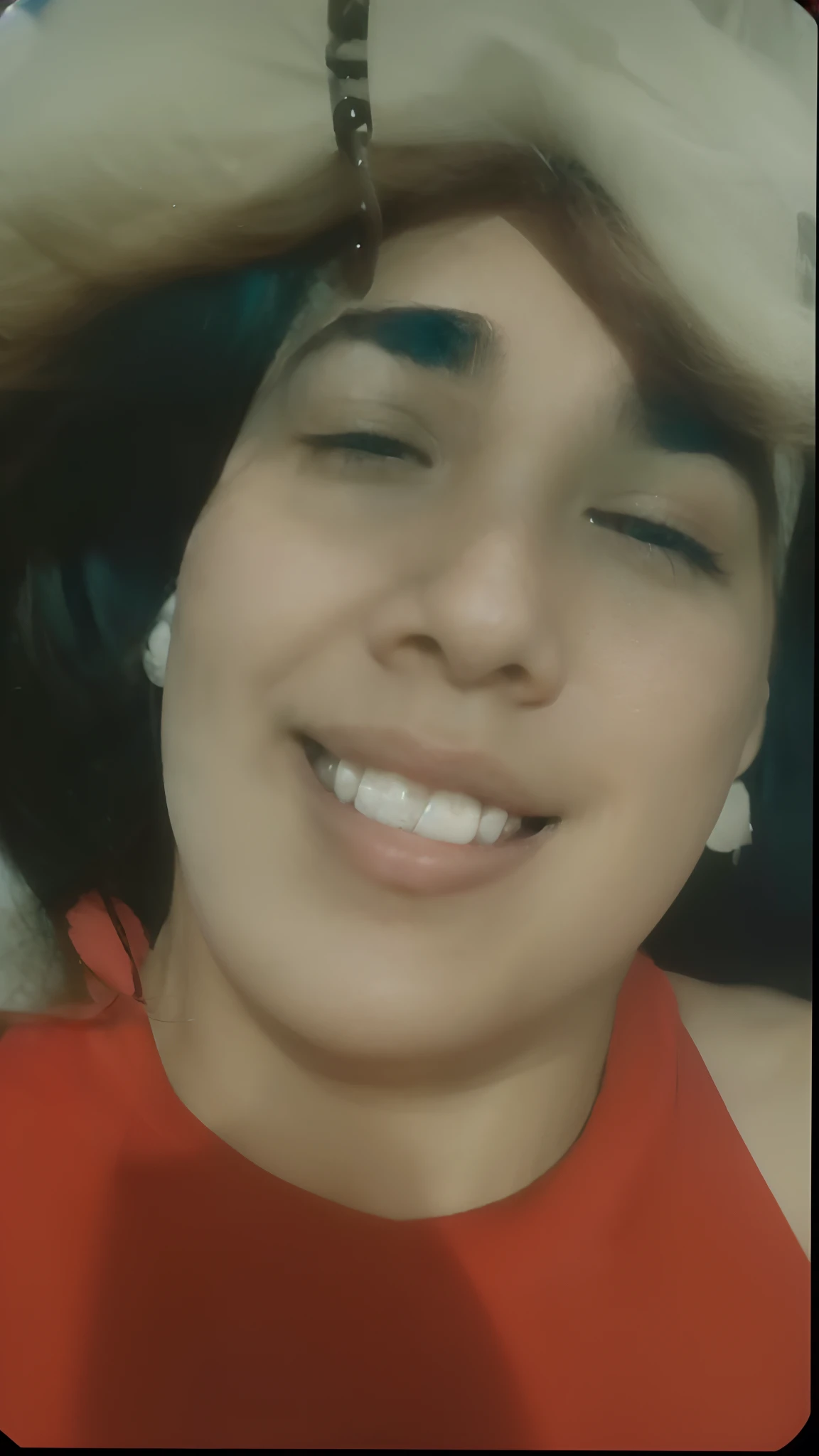 ((qualidade superior, 8k)), (Realistic), (foco facial: 1.1), (branco e preto: 1.3), kawaii menino, Longas,
hair fluttering in the wind, virado para cima, Olhe para o seu rosto,