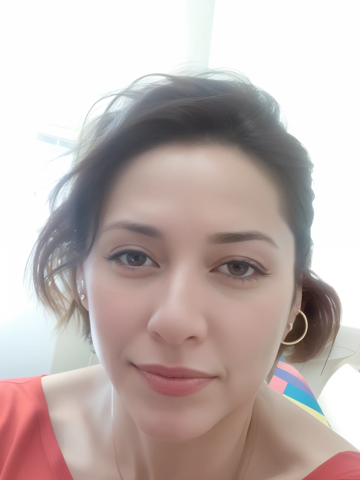 there is a woman with a red shirt and a white shirt, imagem de perfil, Mulheres de 40 anos, 3 0 anos de idade mulher, Mulher de 30 anos, (38 anos), Alanis Guillen, inspirado em Maria Helena Vieira da Silva, foto selfie, inspired by Verónica Ruiz de Velasco, cerca de 3 5 anos