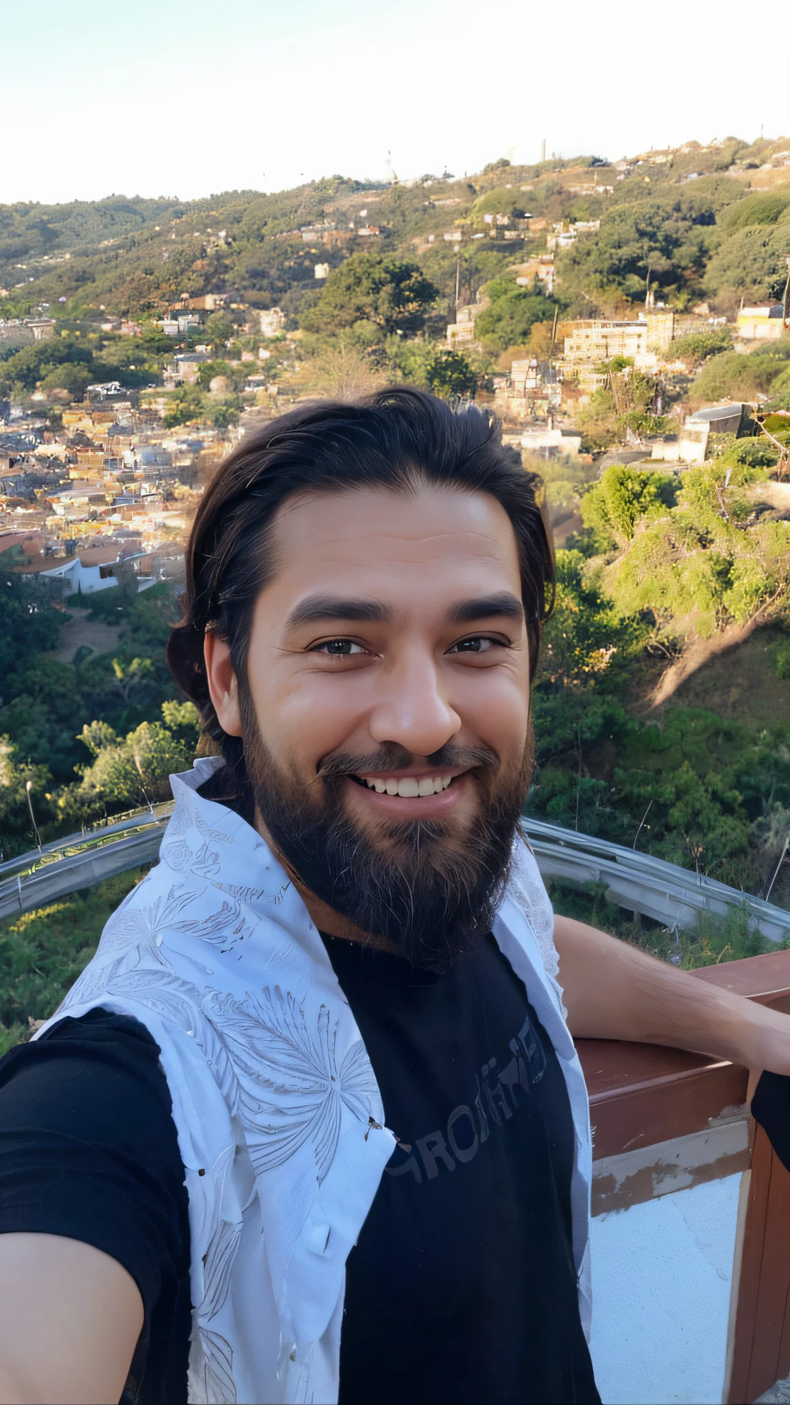 Estilo Pixar: Brown eyes, big beard with some white hair, head hair covering a part of the ear, 36 years old wearing a black shirt and a blouse on his shoulders, a smile showing his teeth, his teeth open