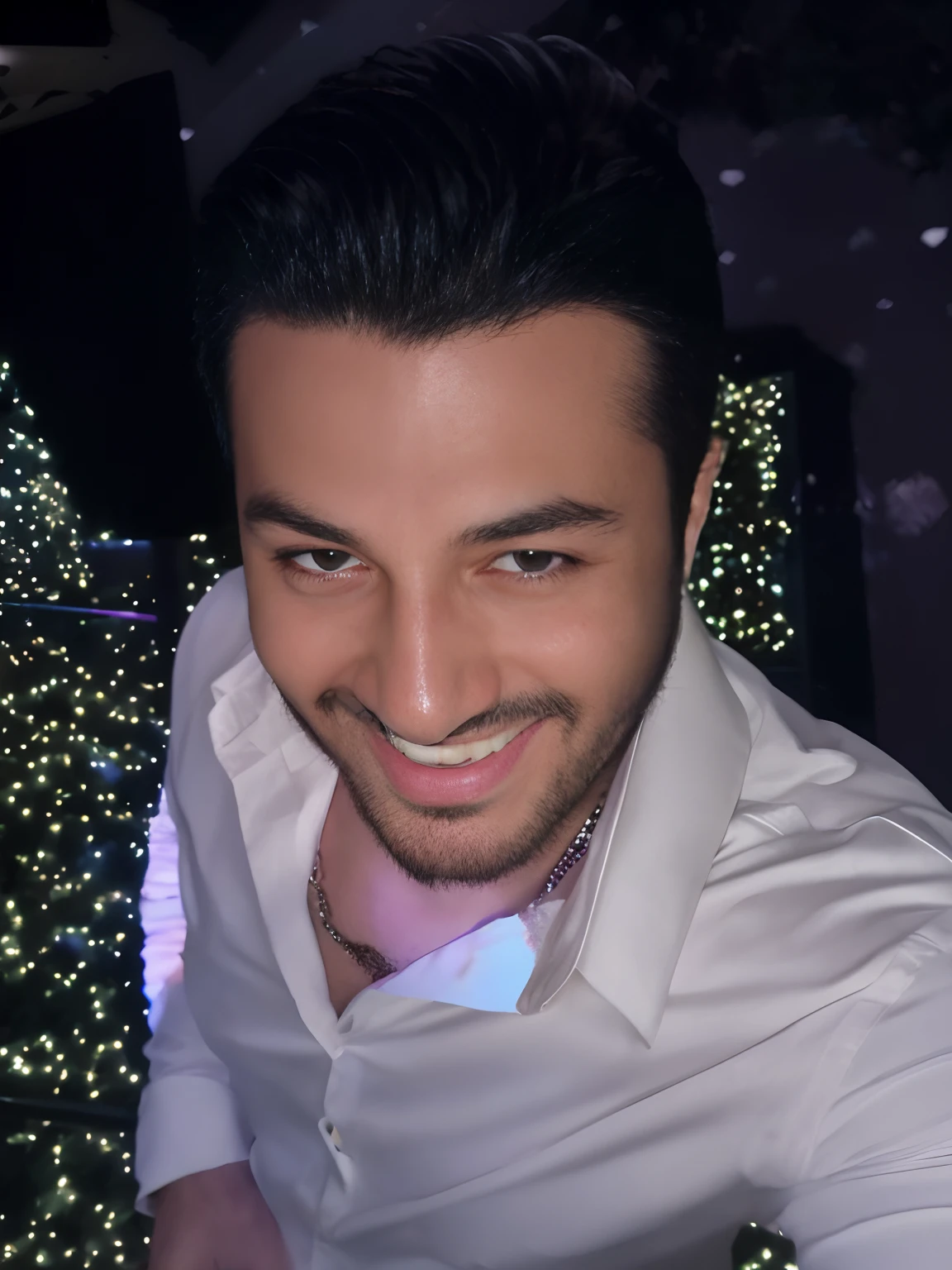 there is a man that is smiling and posing for a picture, imagem de perfil, edin durmisevic, Postagem no Reddit, Ahmad Merheb, Michal, Eytan Zana, Condutor de Ene, Sam Nassour, Alex, foto de perfil profissional, foto do perfil, foto de perfil 1024px, Mohamed Chahin, alessandro bavari, foto de perfil