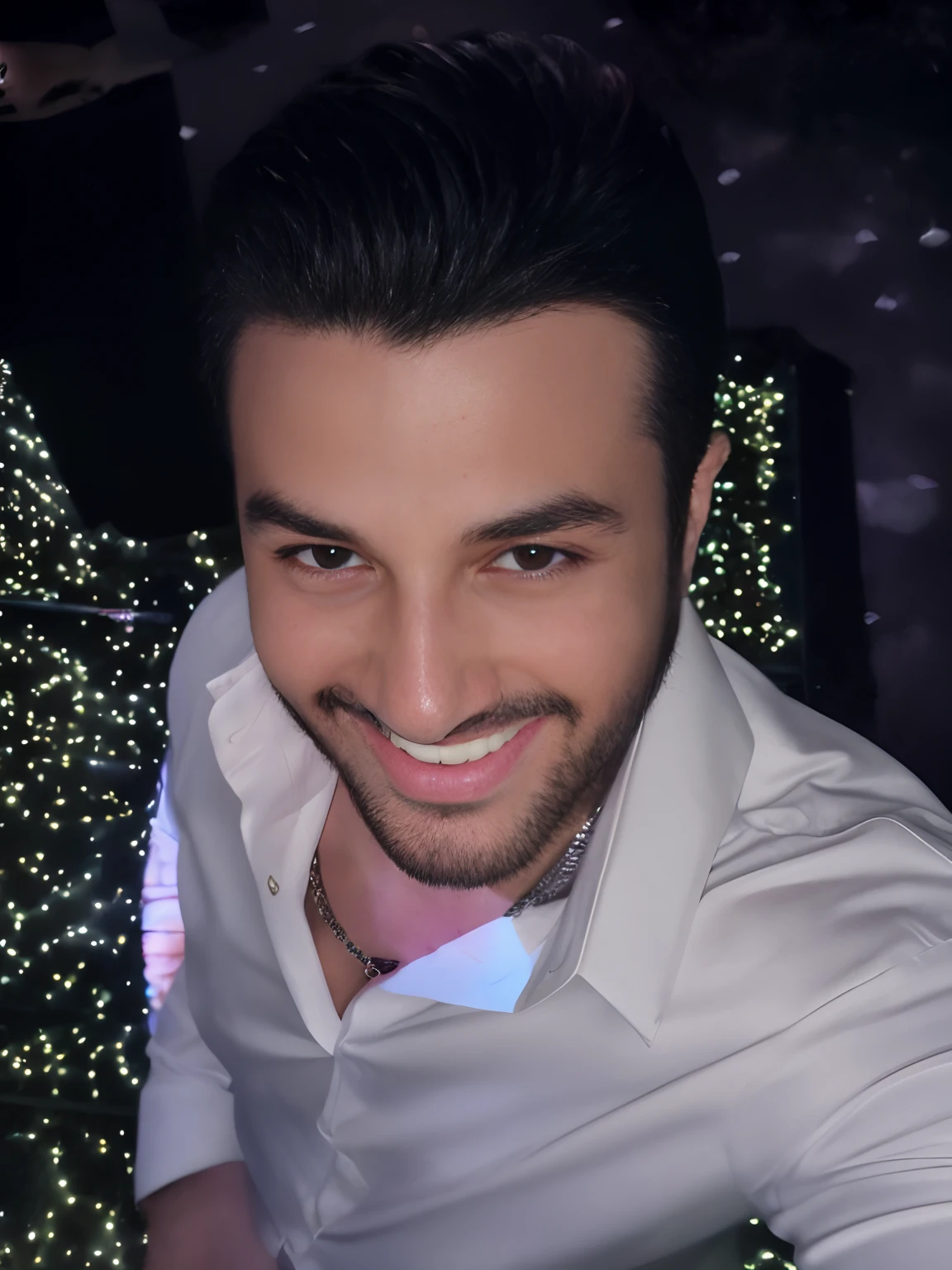 there is a man that is smiling and posing for a picture, imagem de perfil, edin durmisevic, Postagem no Reddit, Ahmad Merheb, Michal, Eytan Zana, Condutor de Ene, Sam Nassour, Alex, foto de perfil profissional, foto do perfil, foto de perfil 1024px, Mohamed Chahin, alessandro bavari, foto de perfil